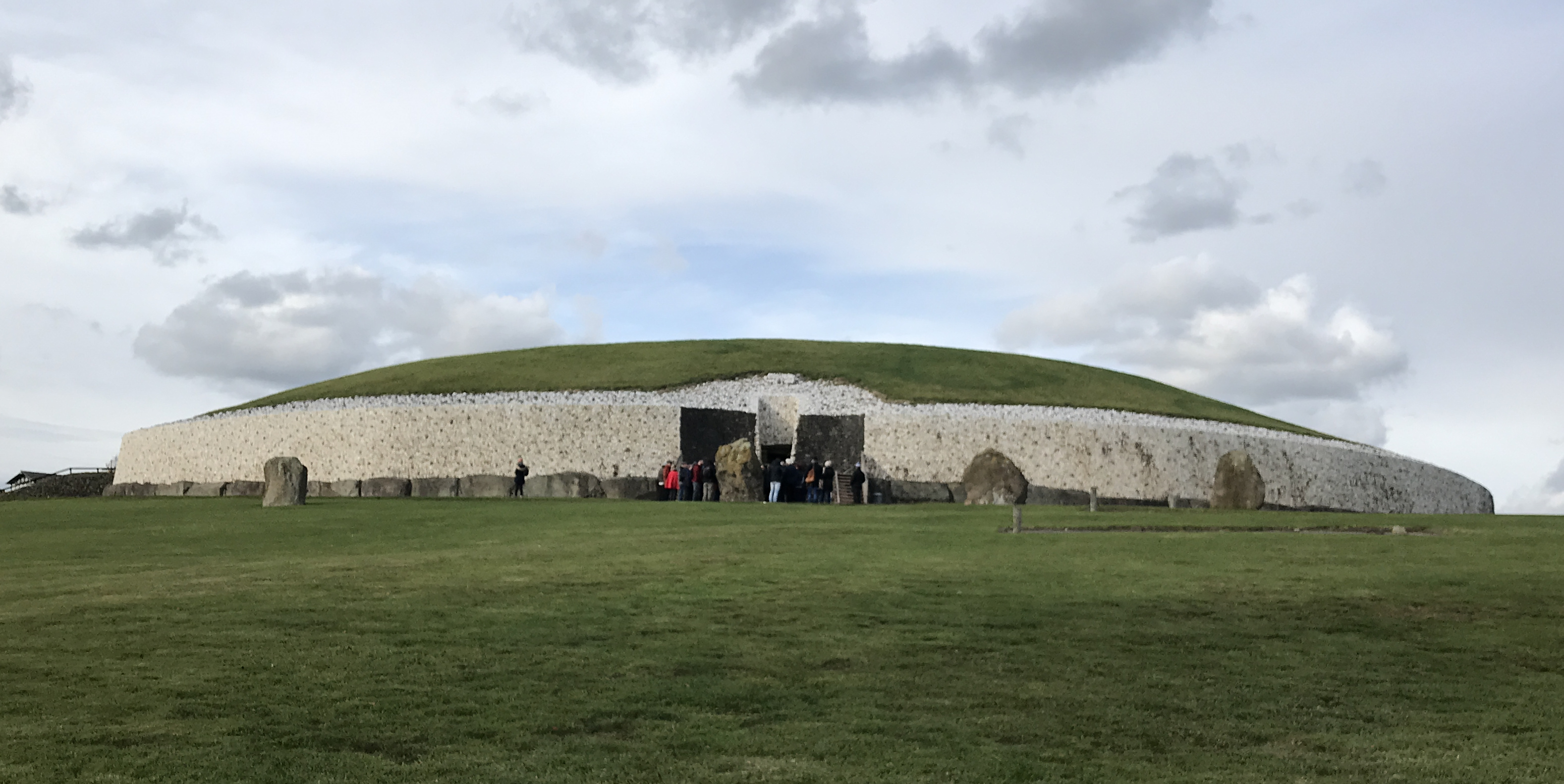 Newgrange, Enigmatic mystery, Intriguing history, Author Jim Murdoch, 3160x1590 HD Desktop