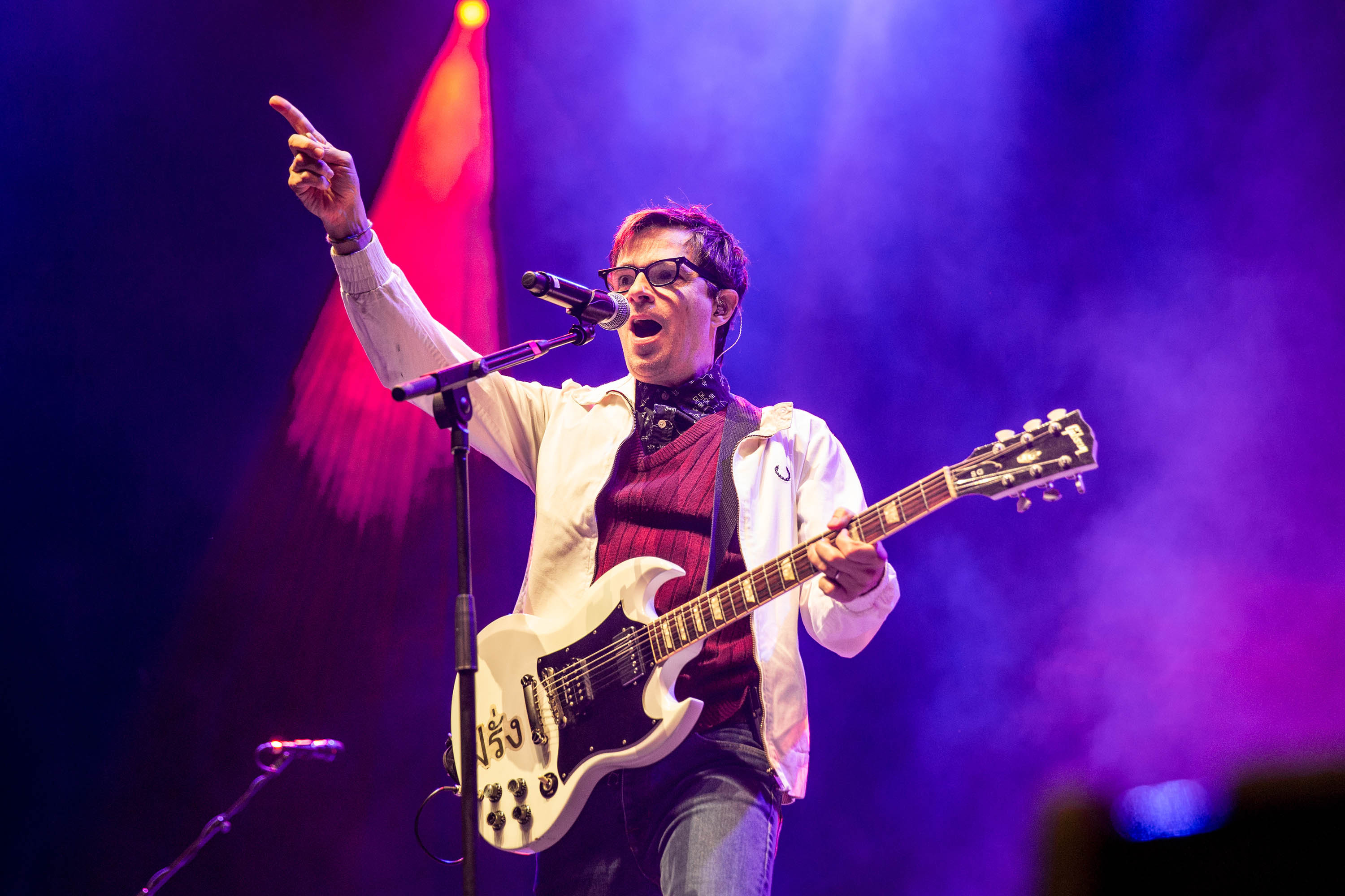 Weezer, Co-headlining tour, Exciting live performances, Iconic rock bands, 3000x2000 HD Desktop