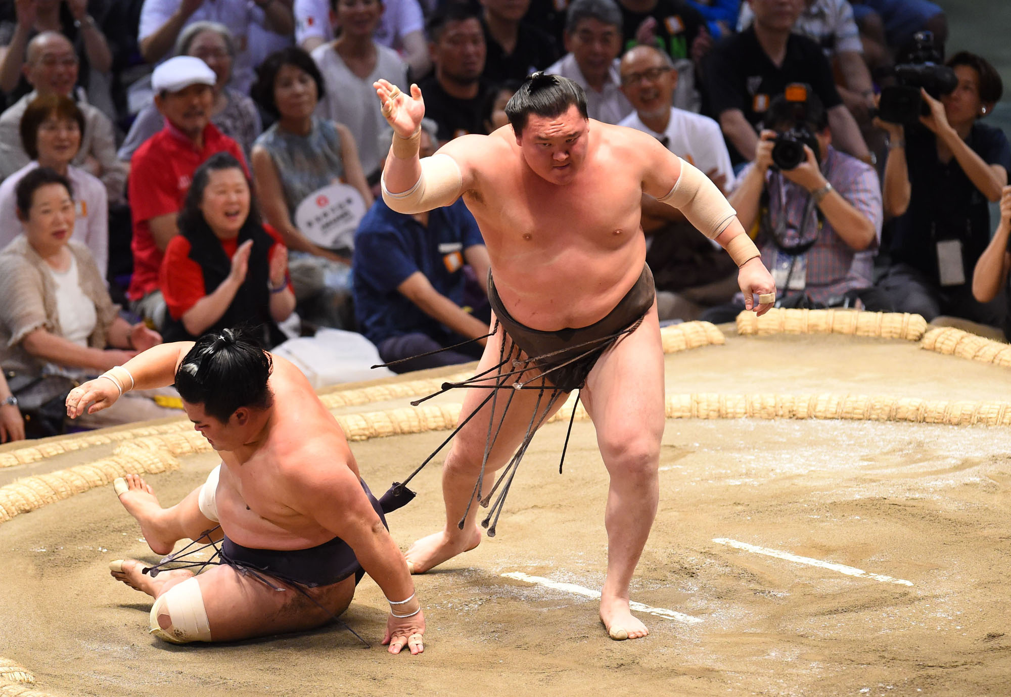 Kakuryo Rikisaburo vs Hakuho Sho, Sumo Wallpaper, 2000x1380 HD Desktop