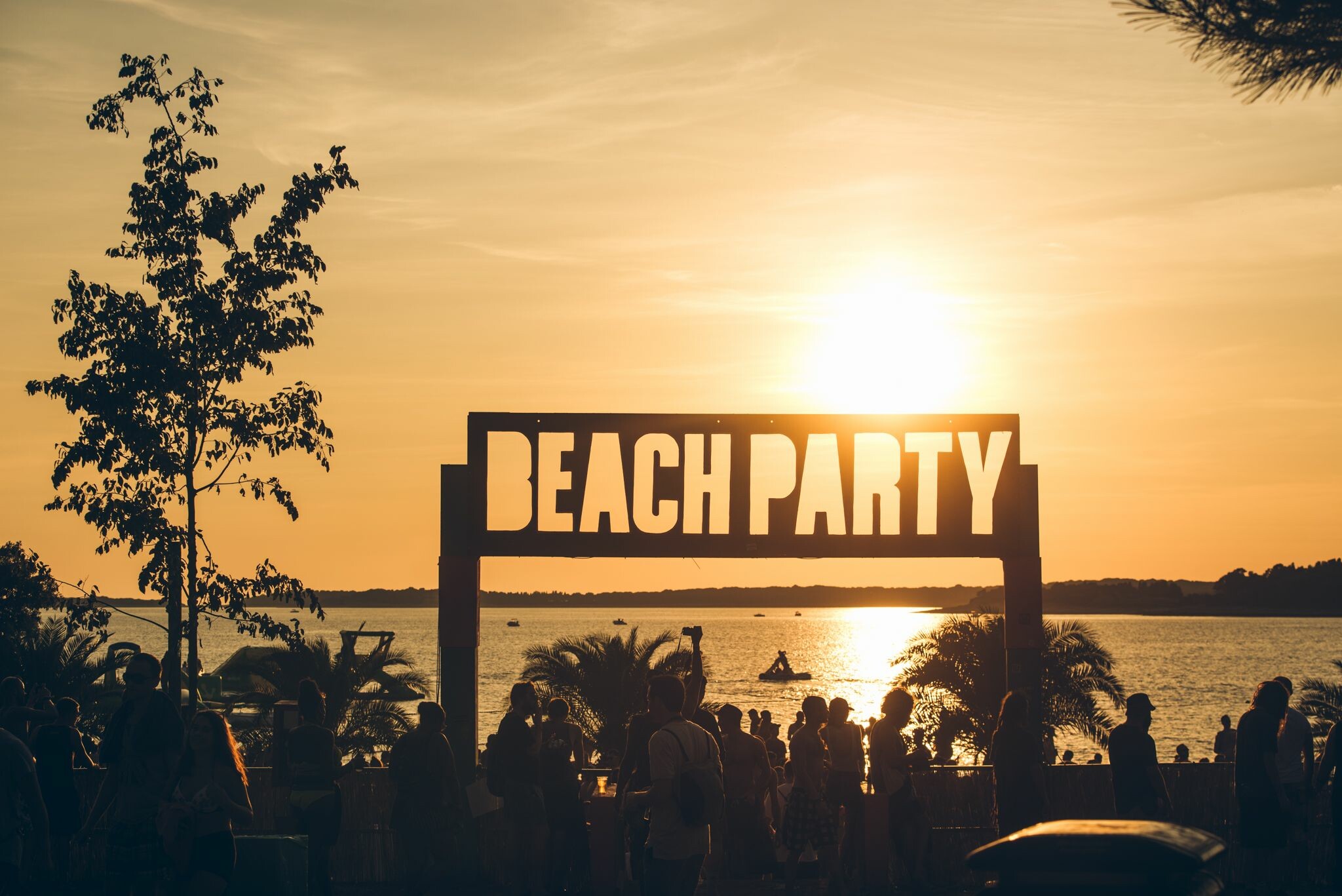 Beach, Party Wallpaper, 2050x1370 HD Desktop