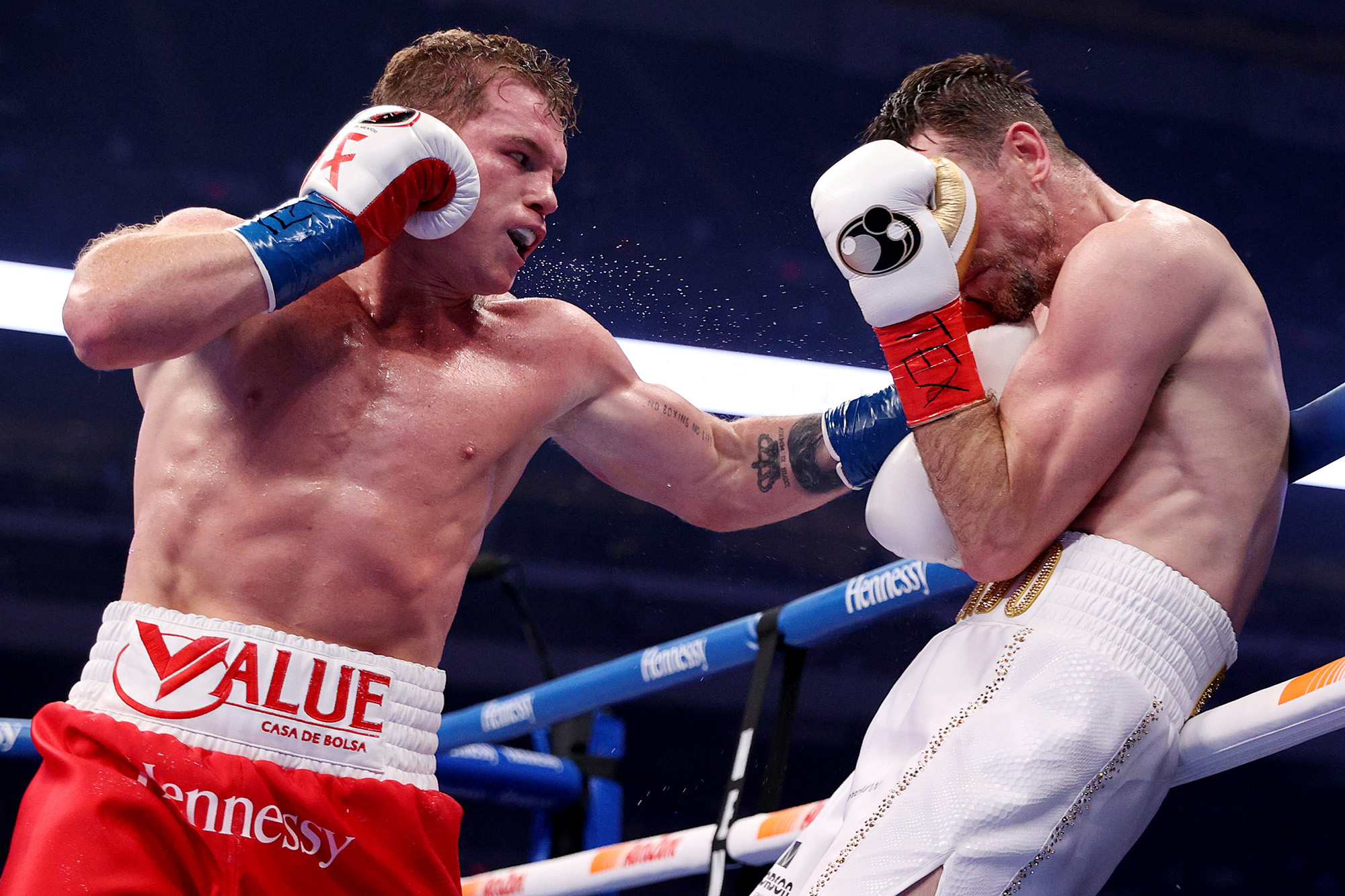 Canelo Alvarez, Dominant performance, Callum Smith, Boxing supremacy, 2000x1340 HD Desktop