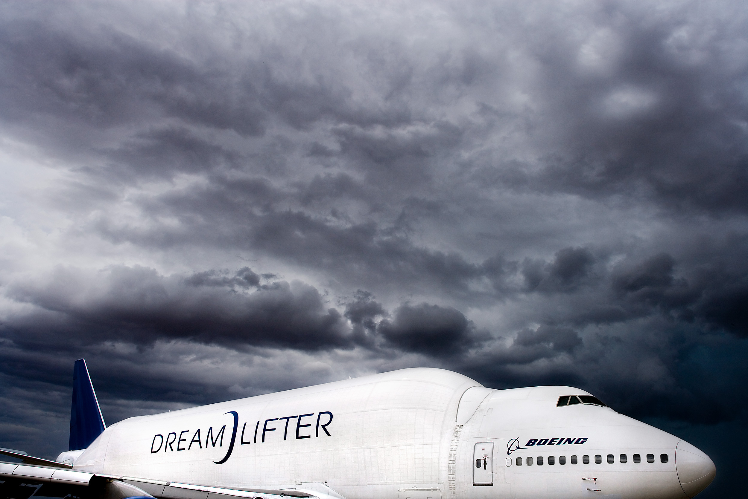 Boeing Dreamlifter, Aircraft maintenance, Phoenix, Corporate aviation photography, 2500x1670 HD Desktop