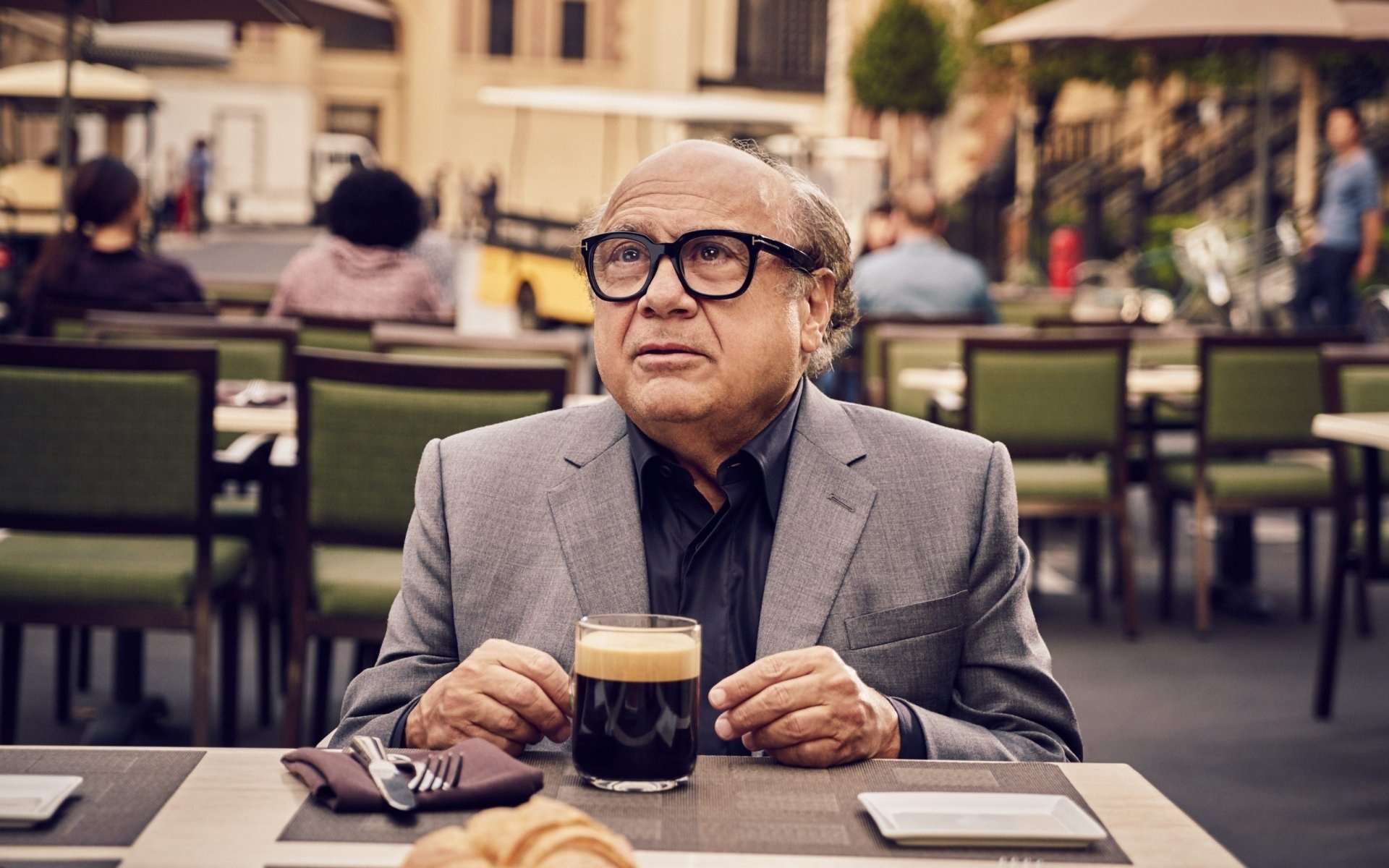 Danny DeVito, Striking wallpapers, Celebrity portrait, Movie industry, 1920x1200 HD Desktop