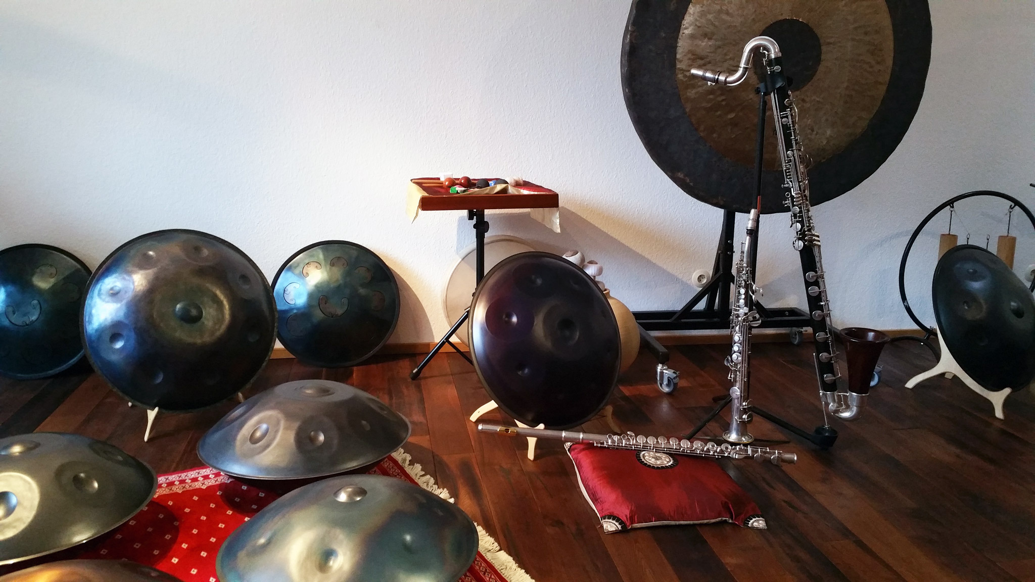 Handpan workshops, Petra Eisend Drum Experience, Percussion courses, Rhythmic instruction, 2050x1160 HD Desktop