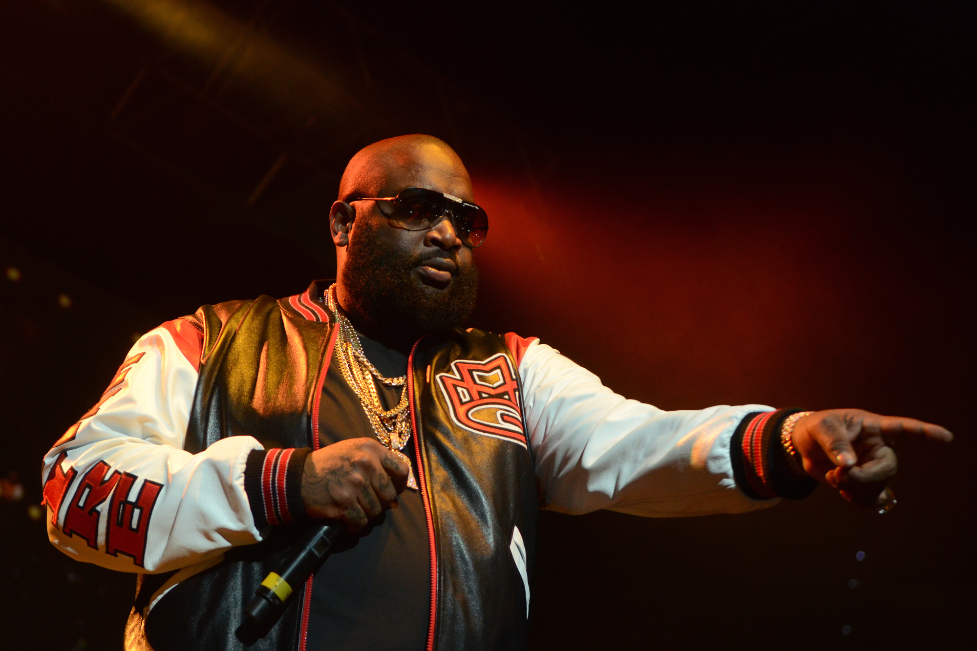 Rick Ross gangsta rapper, Microphone concert, 2000x1340 HD Desktop