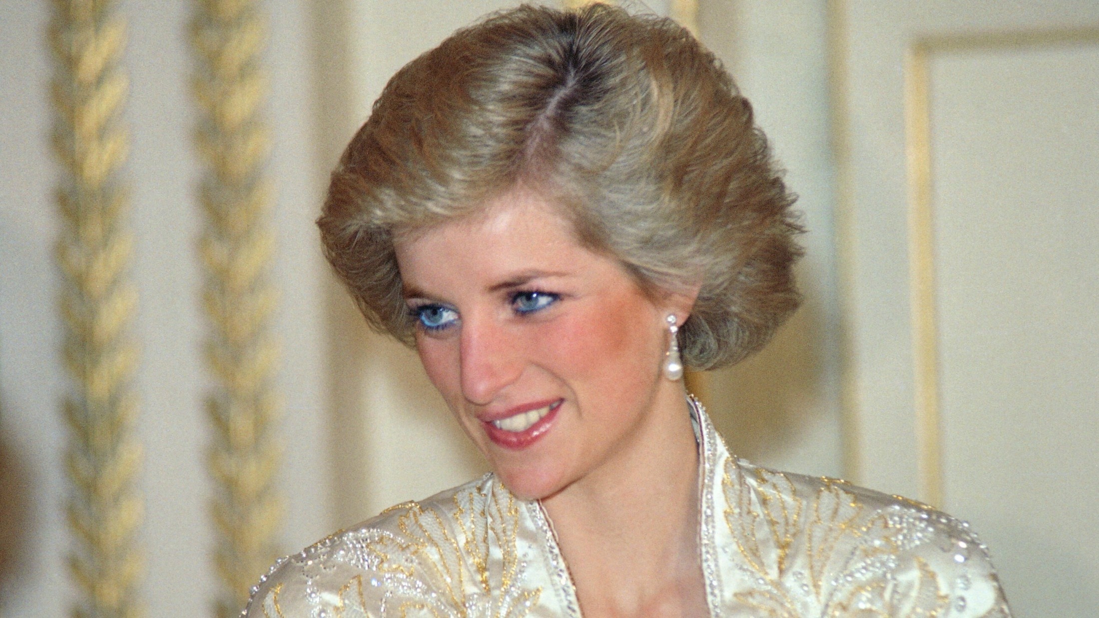 Princess Diana, Rare portrait, Controversial image, Unseen beauty, 2200x1240 HD Desktop