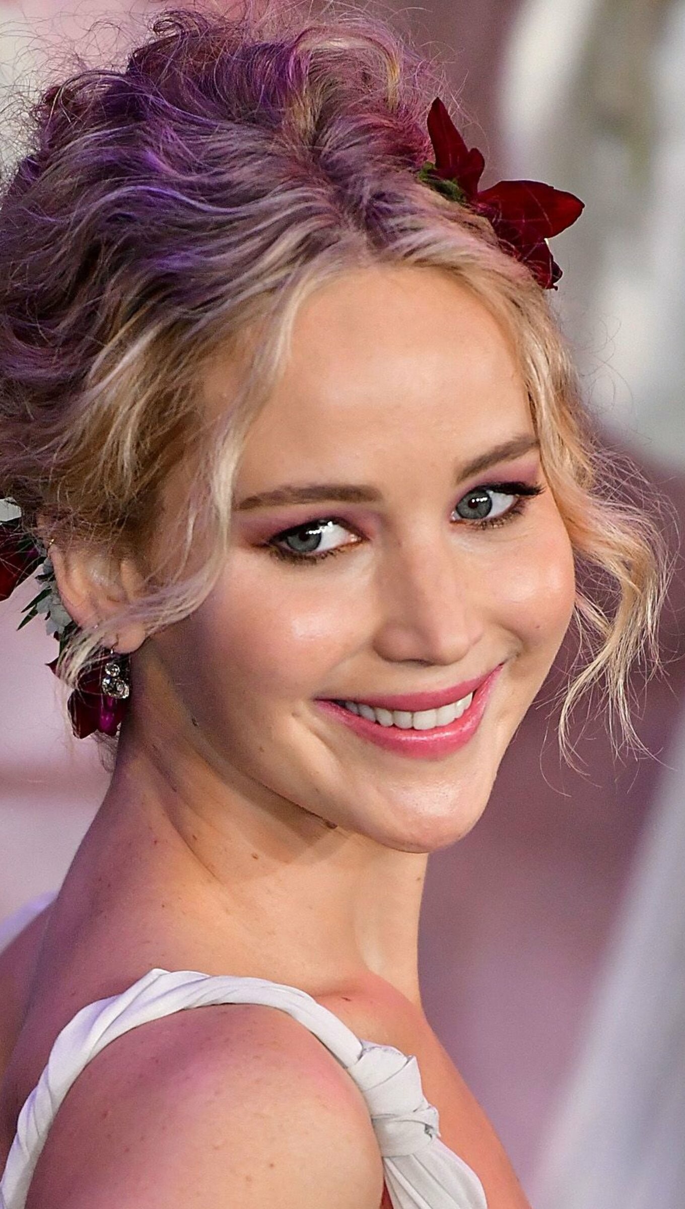 Radio City Music Hall, Jennifer Lawrence Wallpaper, 1360x2400 HD Phone