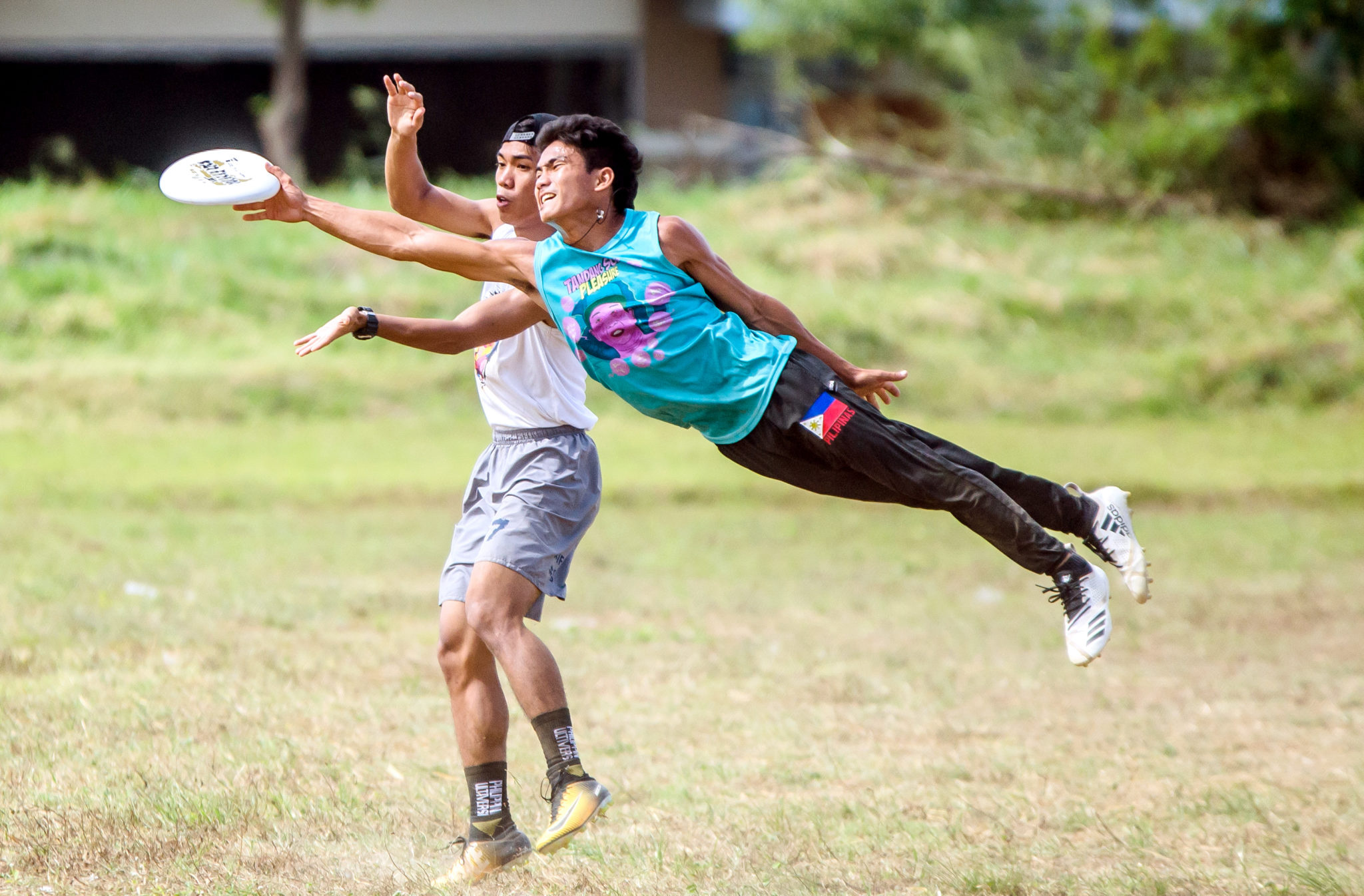 Tarmene mew mew frisbee, Unique disc game, Playful frisbee sport, Disc throwing joy, 2050x1350 HD Desktop