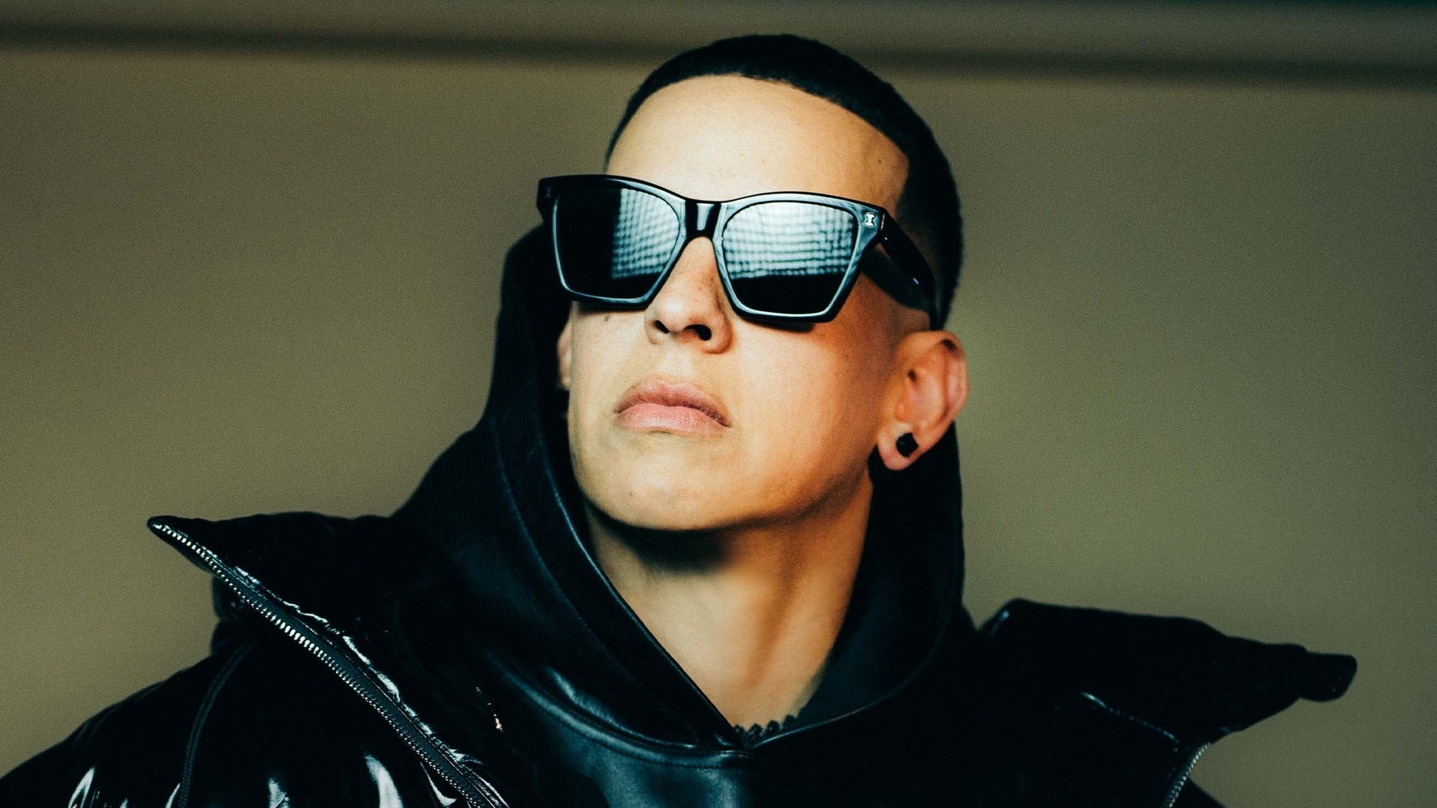 Daddy Yankee retirement, King of reggaeton, Music farewell, Last album, 2050x1160 HD Desktop