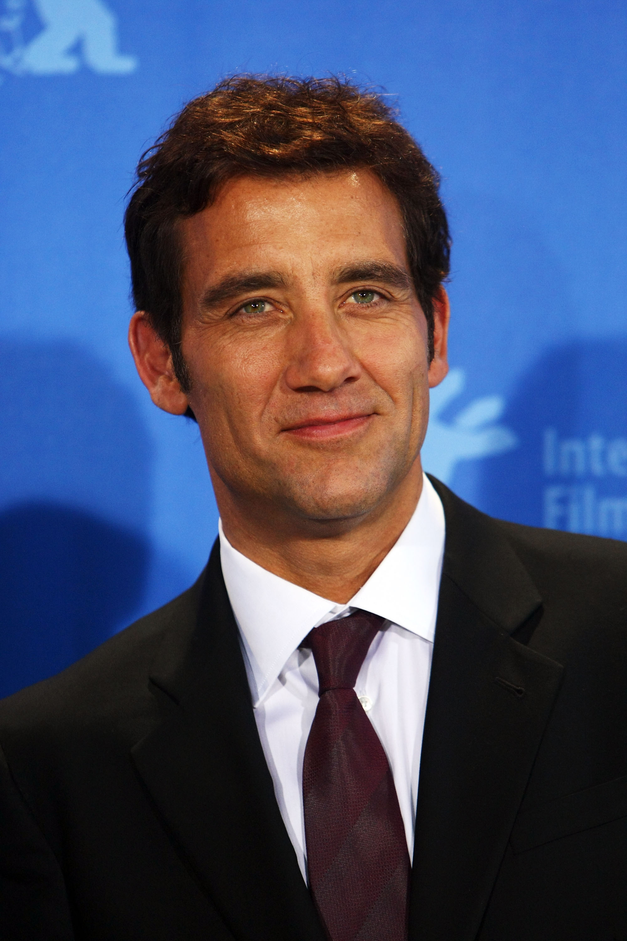 Clive Owen, The International, Berlin Film Festival, Action Thriller, 2000x3000 HD Phone