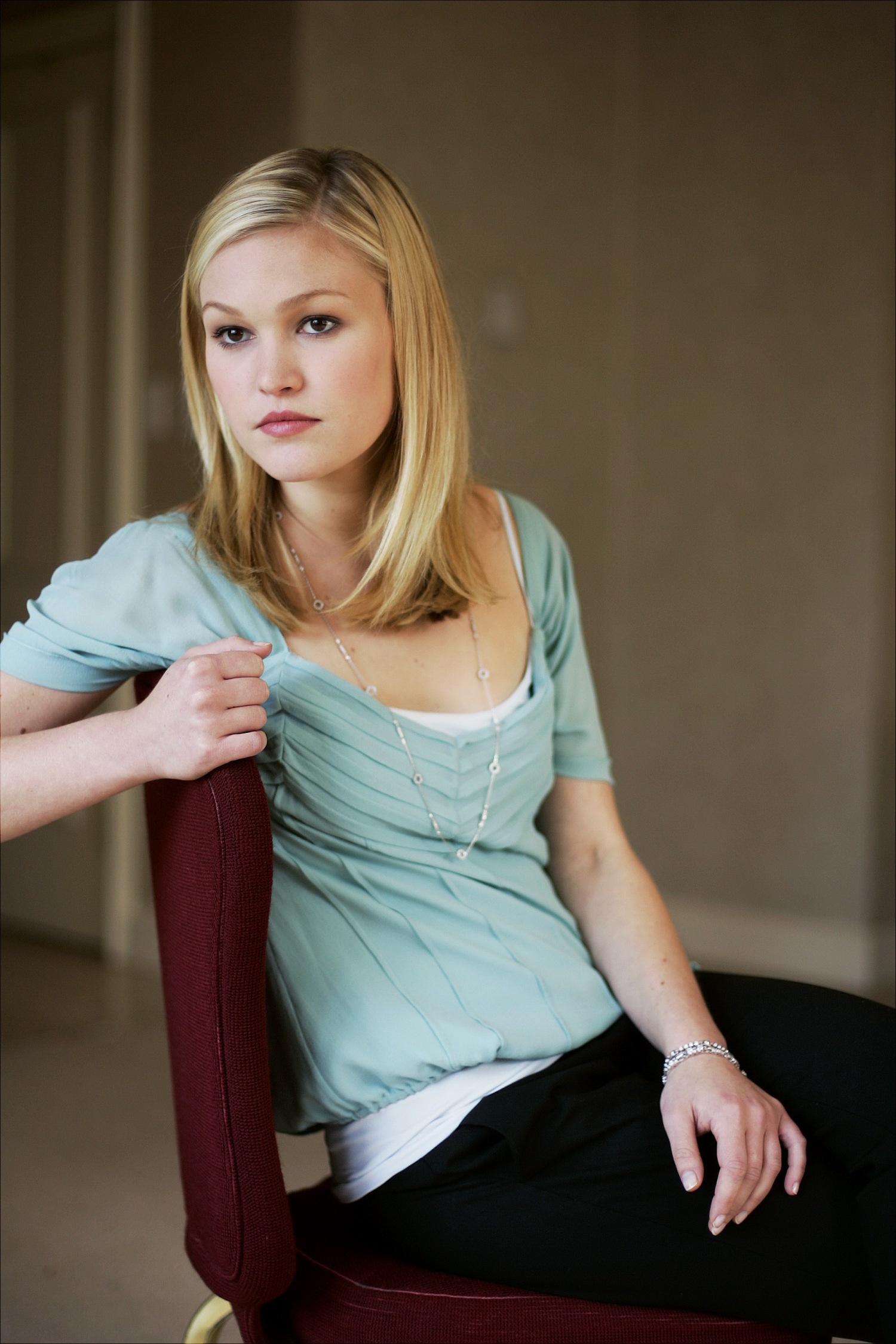 Julia Stiles HD desktop, Stunning wallpapers, Computer background, High resolution, 1500x2250 HD Phone