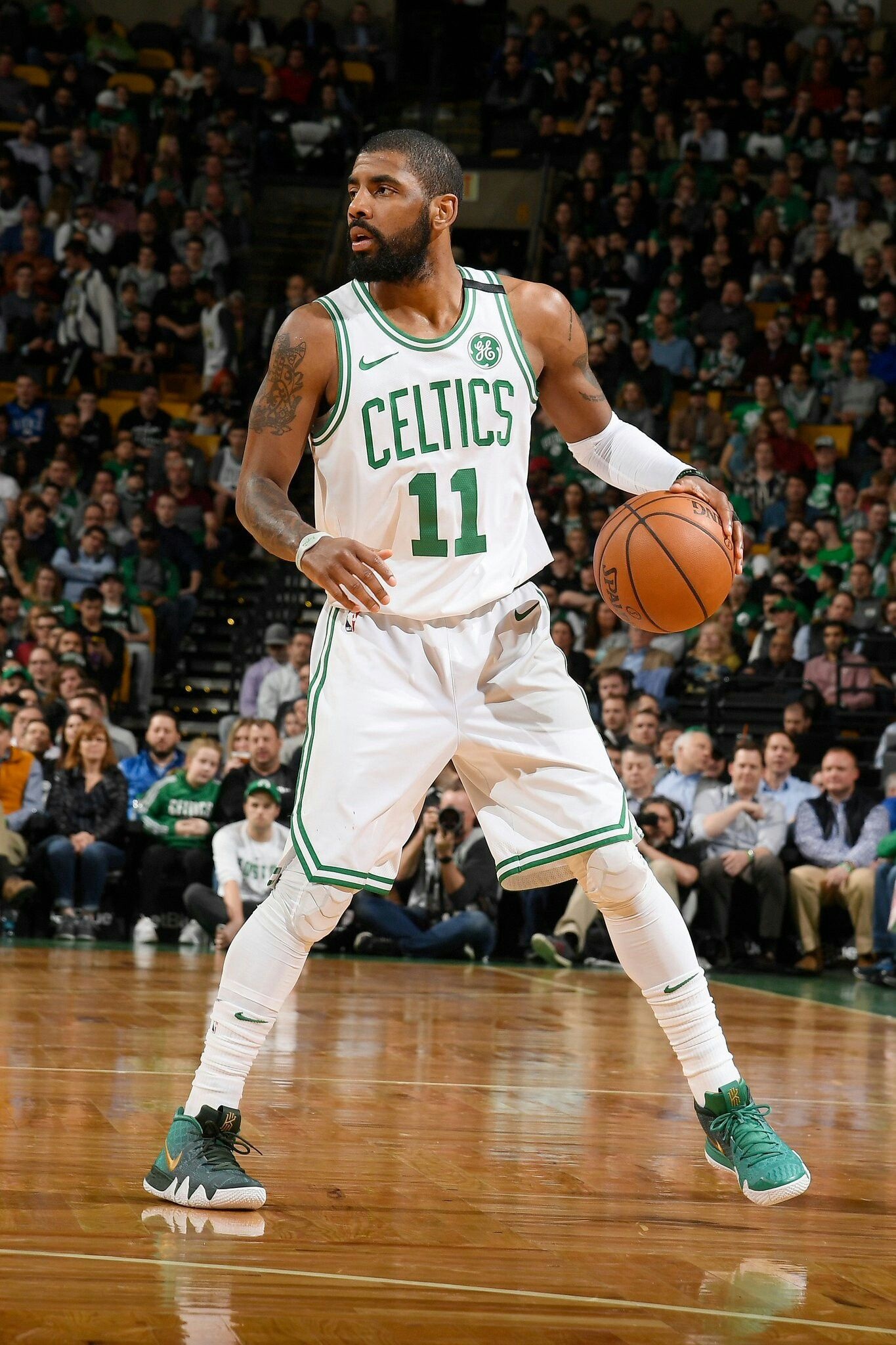 Kyrie Irving, NBA 2017-2020 season, Basketball training, Like4Like, 1370x2050 HD Phone