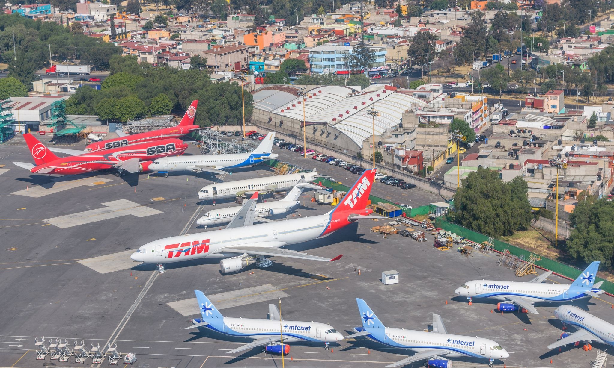 TAM Linhas Aereas, TAM LATAM A330, Mexico City airport, Latin American travel, 2050x1230 HD Desktop