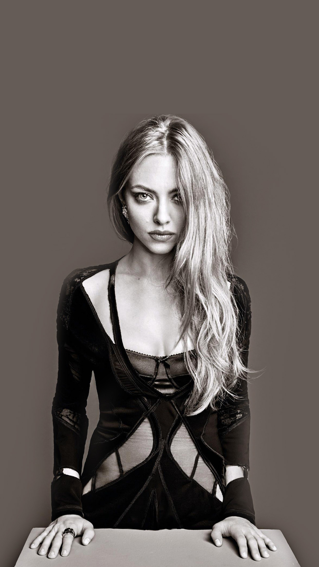 Amanda Seyfried movies, Model, Brown wallpaper, Actress, 1250x2210 HD Phone