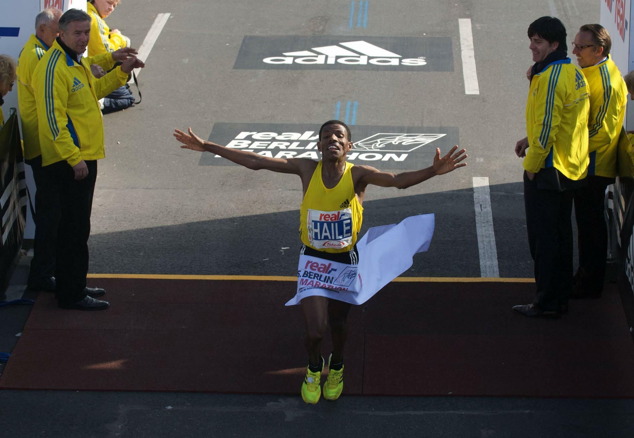 Haile Gebrselassie, Marathon Wallpaper, 2050x1420 HD Desktop