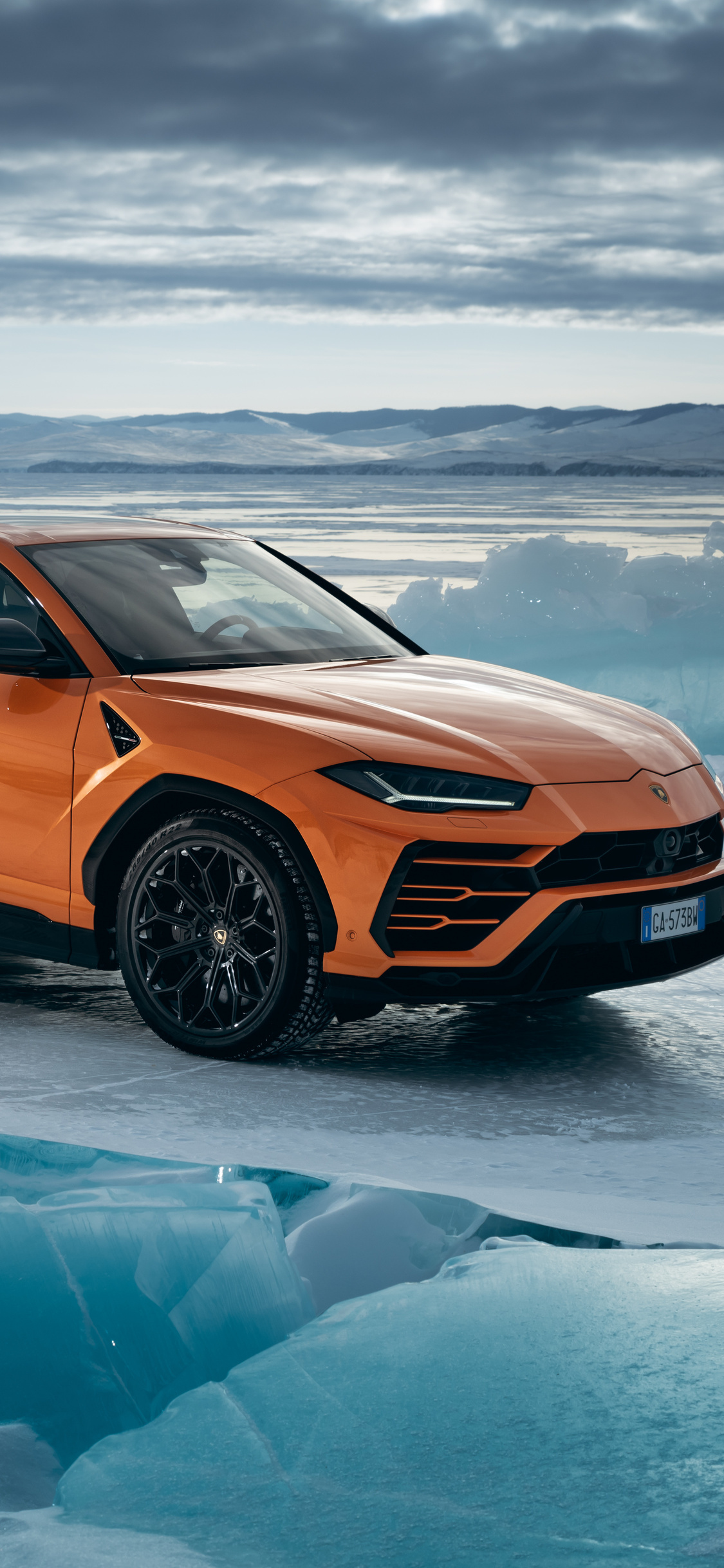 Lamborghini Urus, Pearl capsule edition, Luxury SUV, Premium wallpapers, 1130x2440 HD Phone