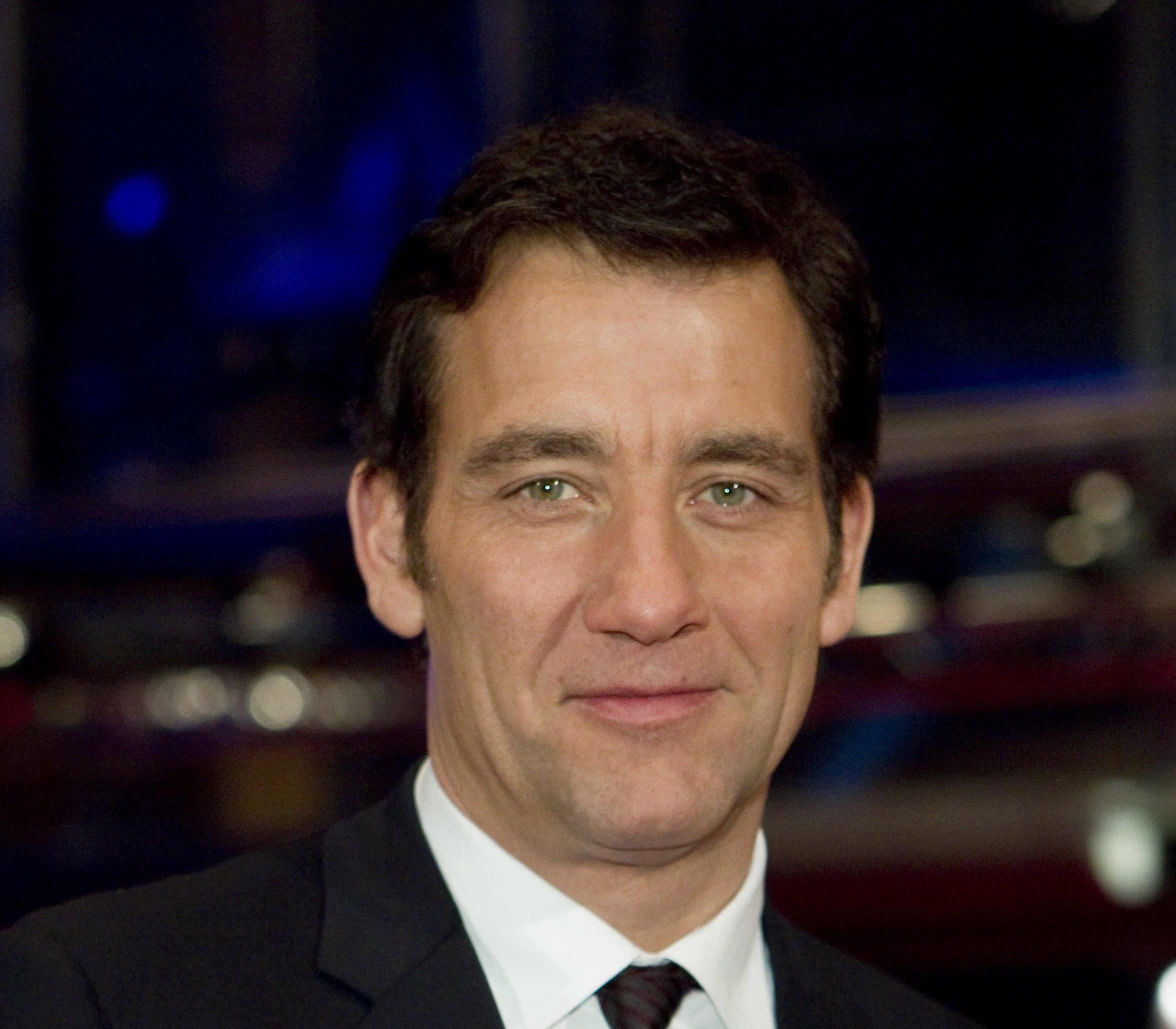 Clive Owen, Brsen Thriller, Cities, Film Production, 2360x2060 HD Desktop