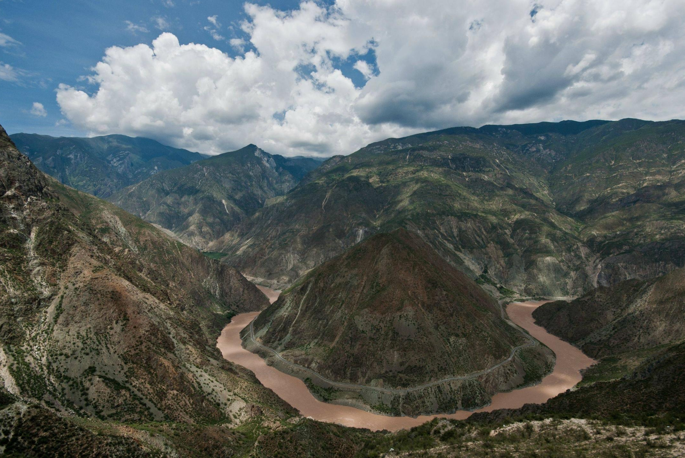 Yangtze River, Natural wonder, Beautiful landscape, Scenic wallpaper, 2390x1600 HD Desktop