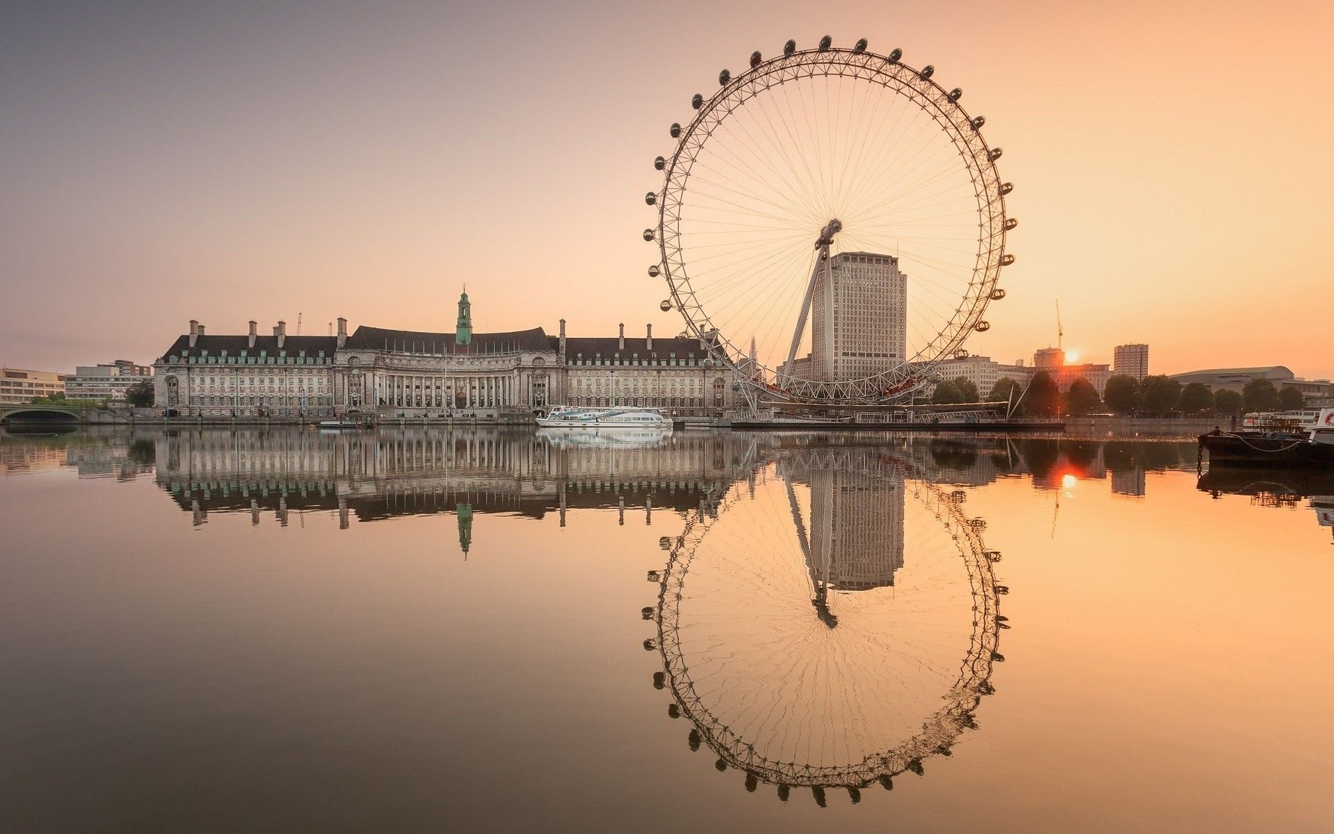 The River Thames, Captivating wallpapers, London's beauty, Thames at night, 1920x1200 HD Desktop