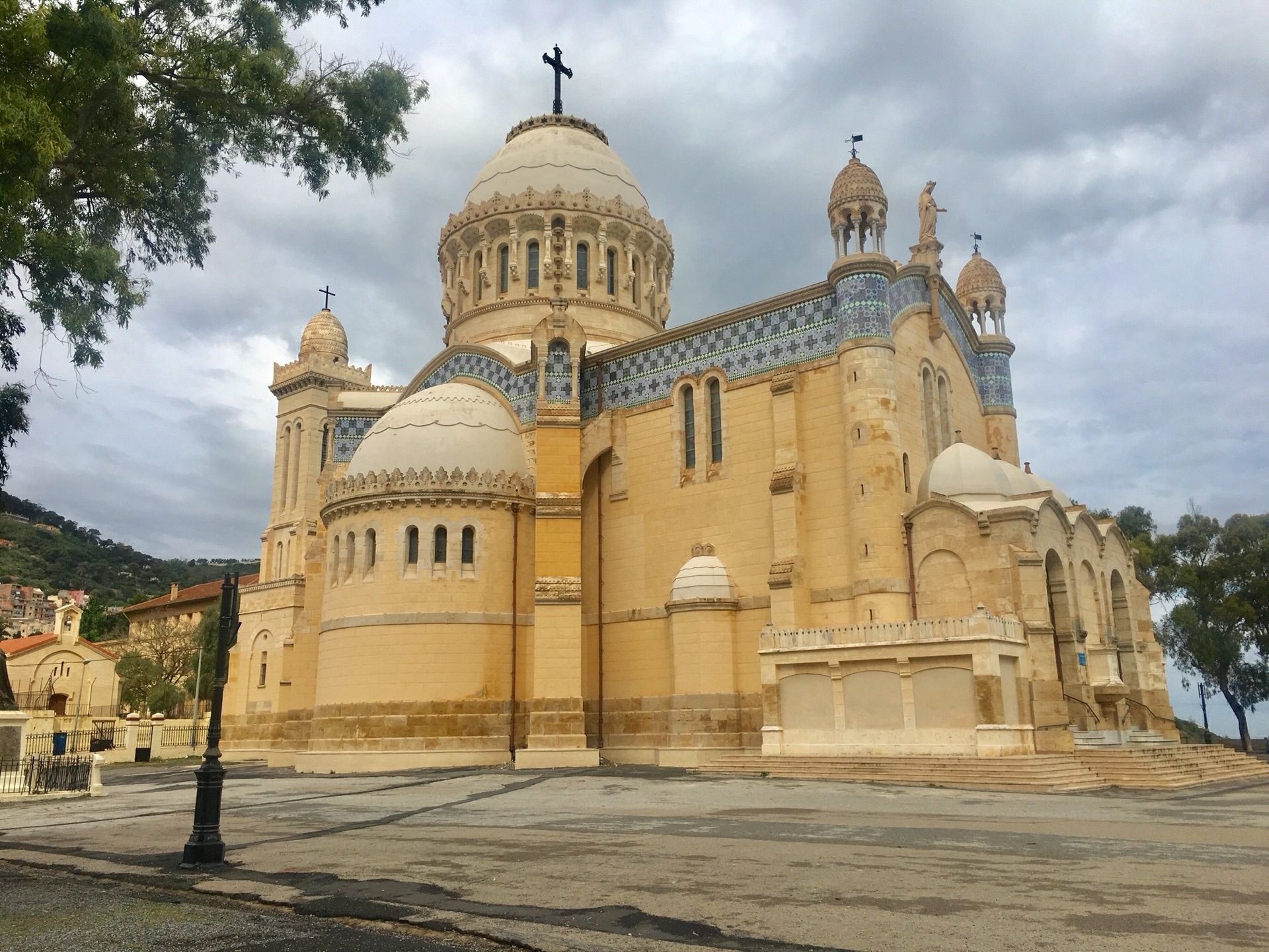 Algiers landmarks, Notre Dame d'Afrique, Algiers travel guide, Cultural diversity, 1920x1440 HD Desktop