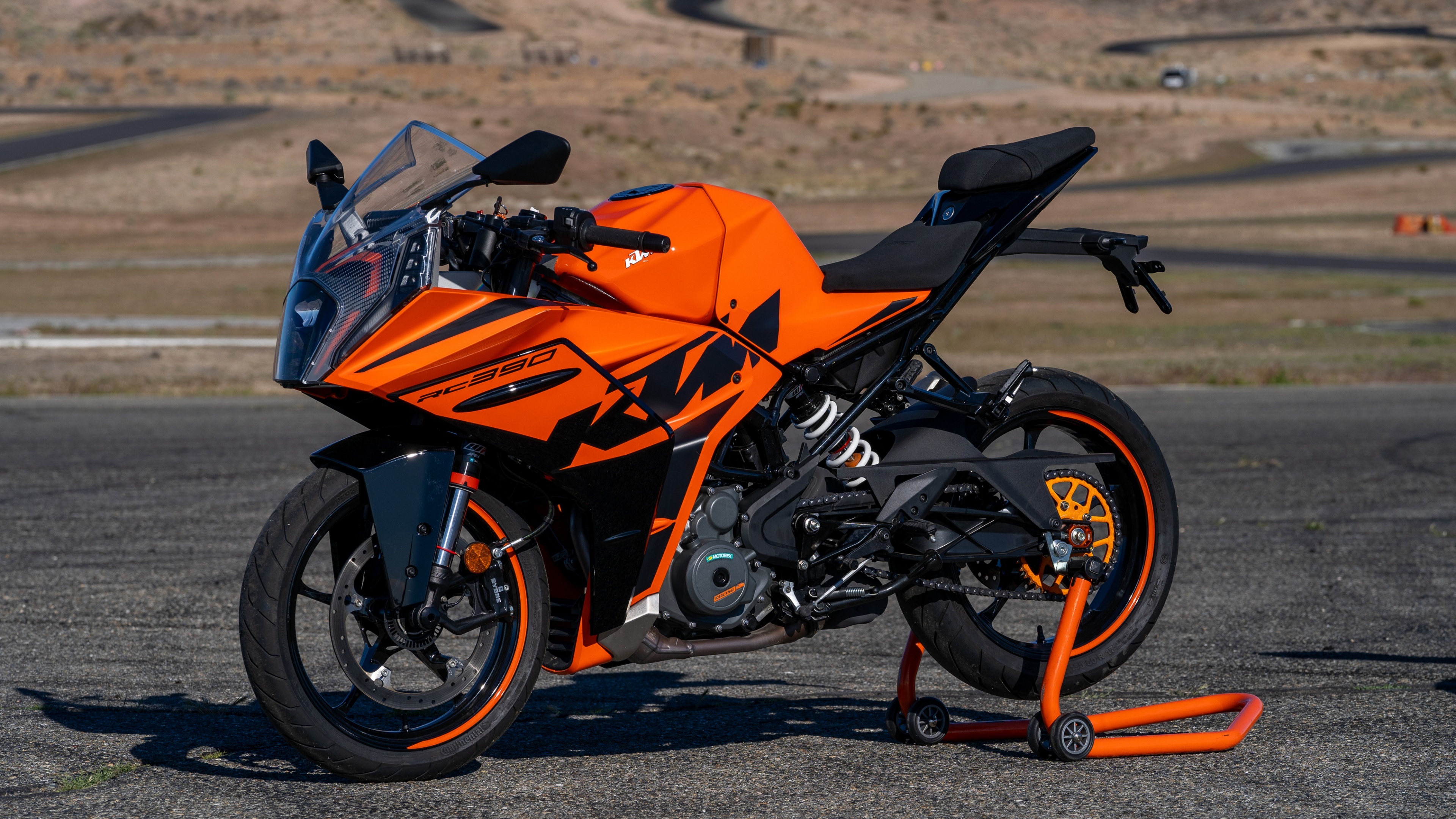 RC 390 on Stand, KTM RC Wallpaper, 3840x2160 4K Desktop