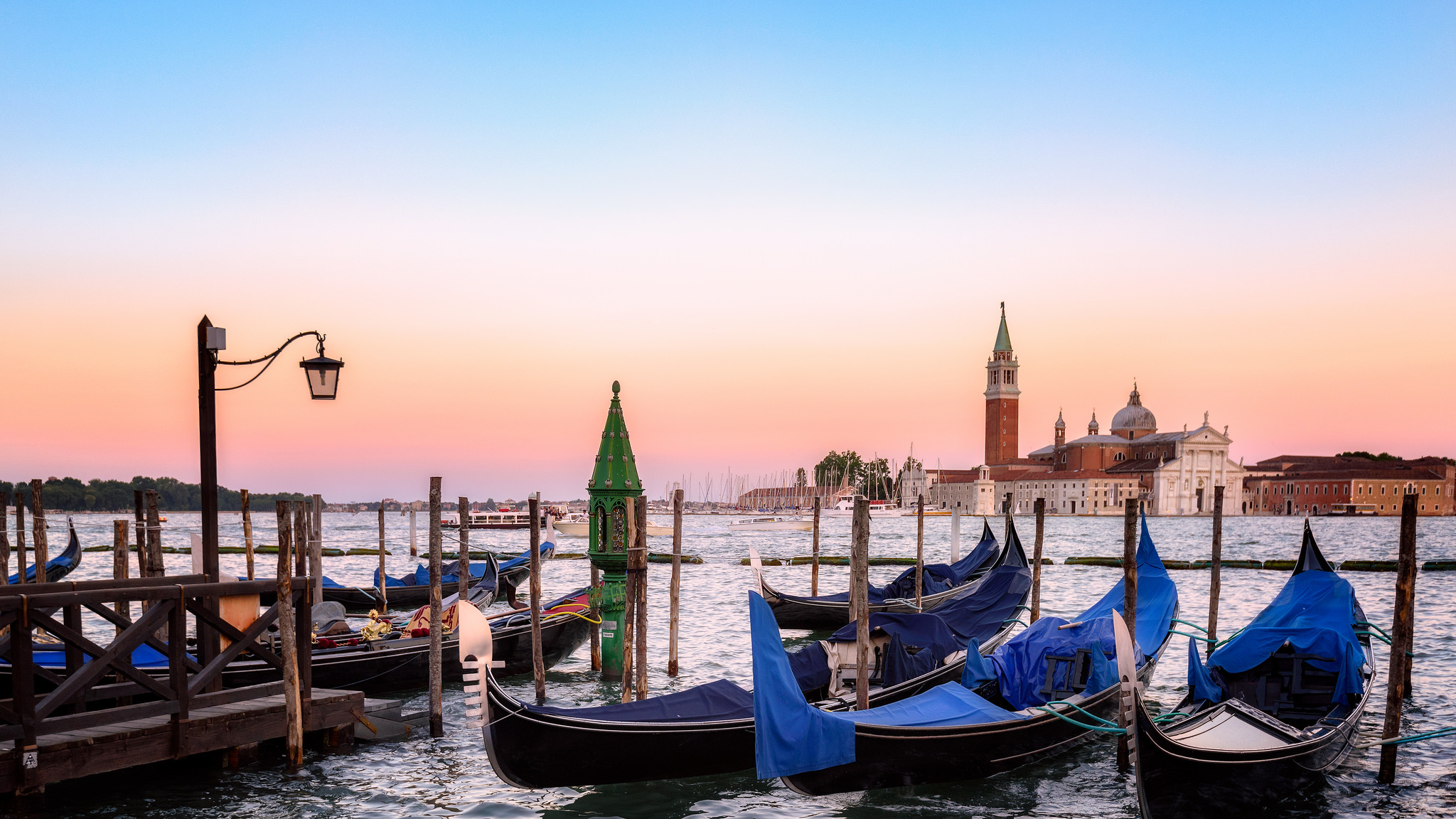 Venetian gondolas, Iconic boats, Venice tradition, Unique experience, 2050x1160 HD Desktop