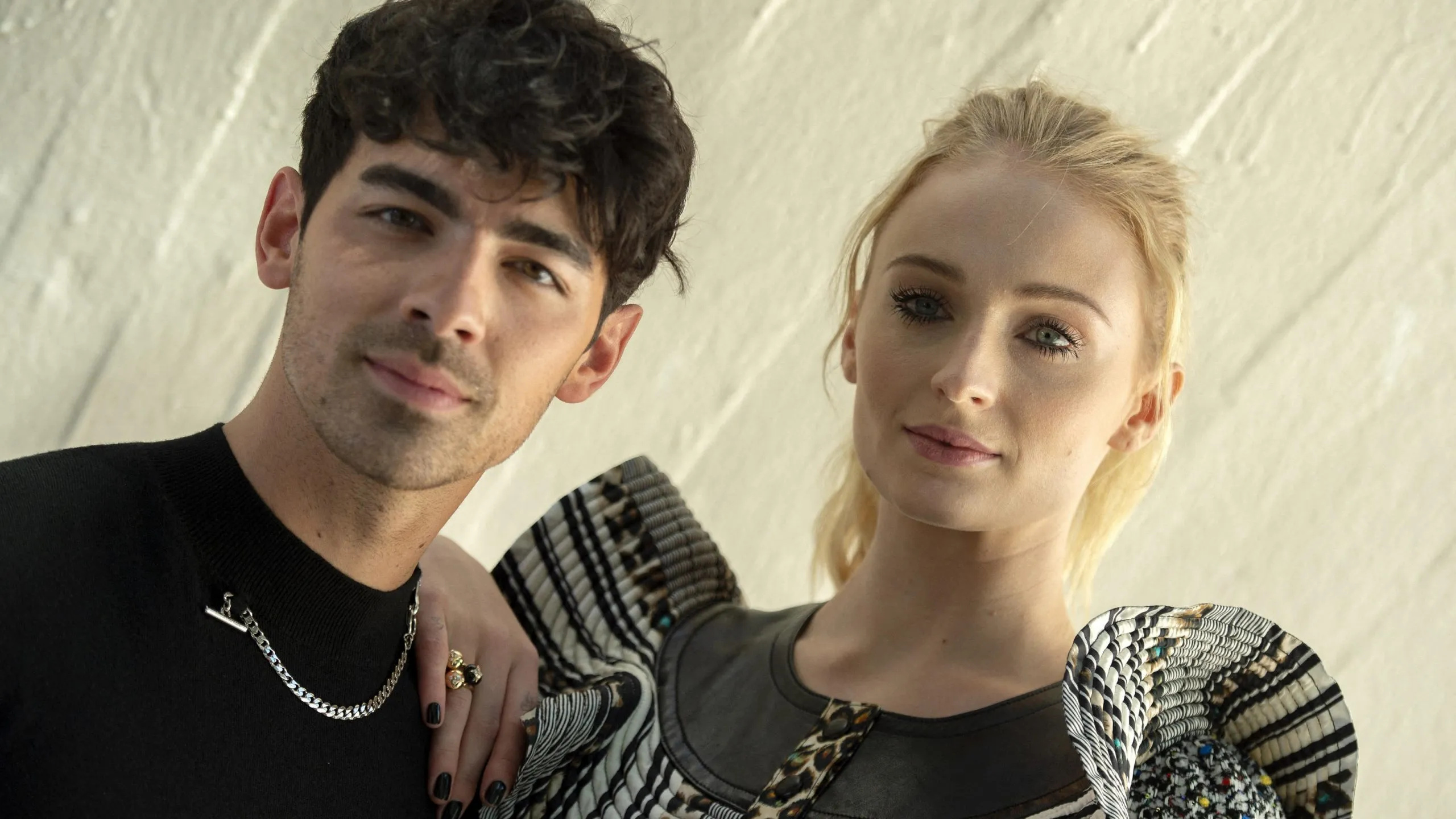 Joe Jonas, Sophie Turner, Outing, Little girl, 2560x1440 HD Desktop