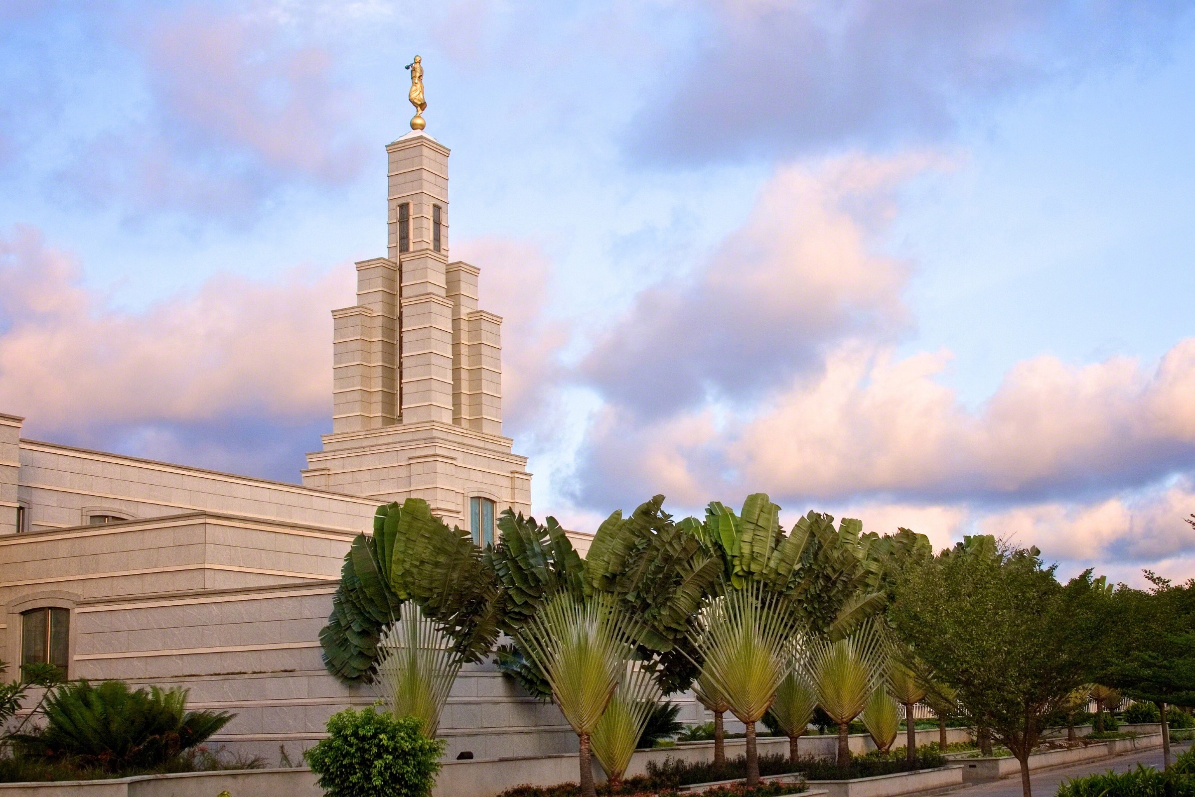 Accra Ghana Temple, Evening ambiance, 2400x1600 HD Desktop