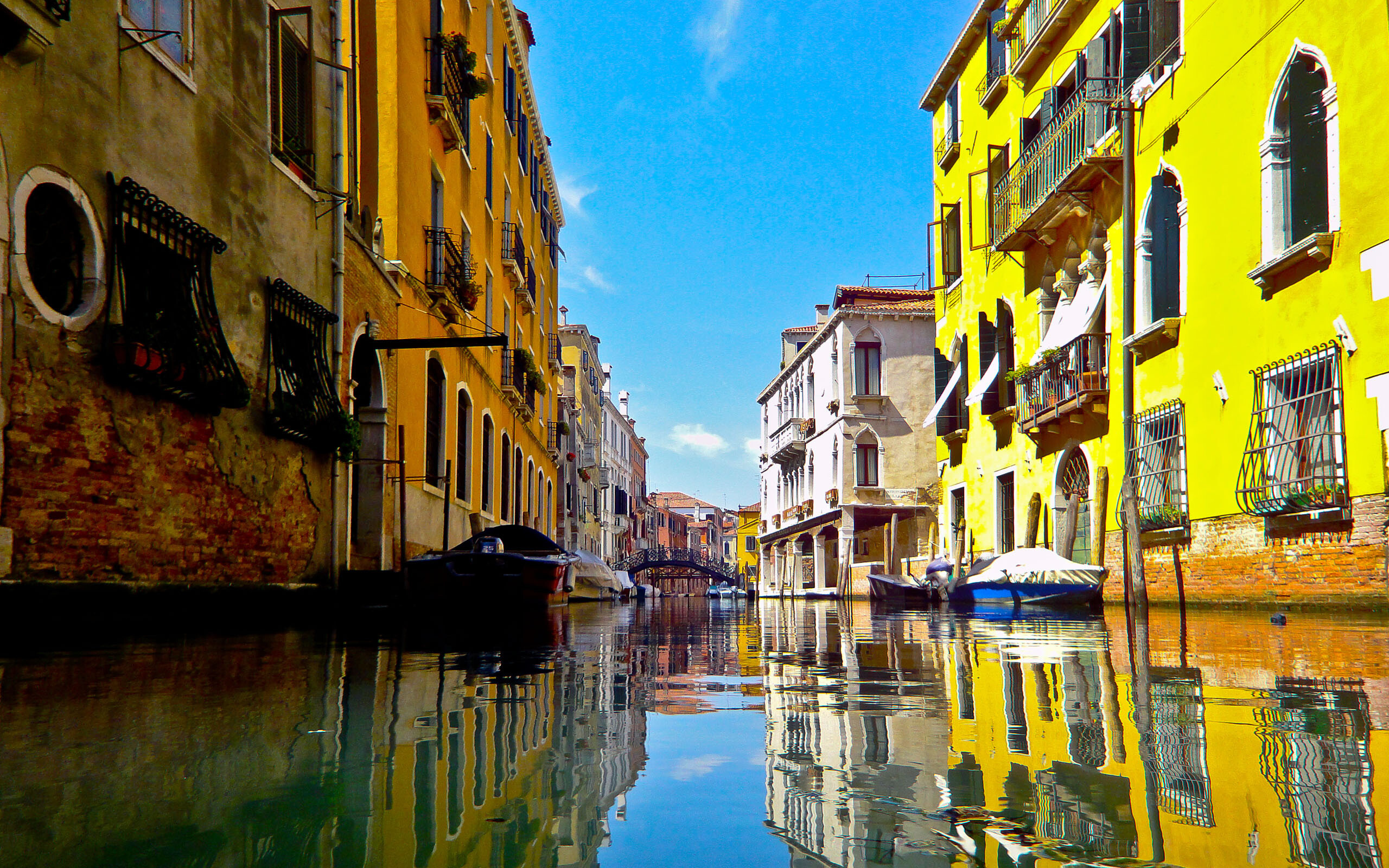 Venice Italy, Captivating reflections, Vibrant cityscape, Serene waterways, 2560x1600 HD Desktop