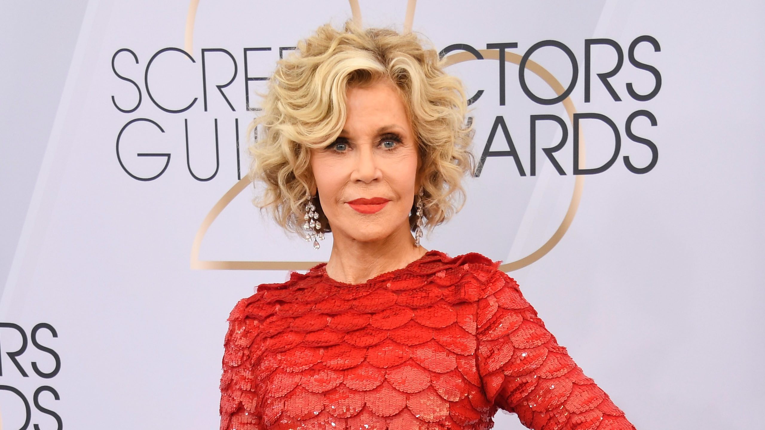 SAG Awards, Jane Fonda, Expensive jewelry, Eye-catching ring, 2560x1440 HD Desktop