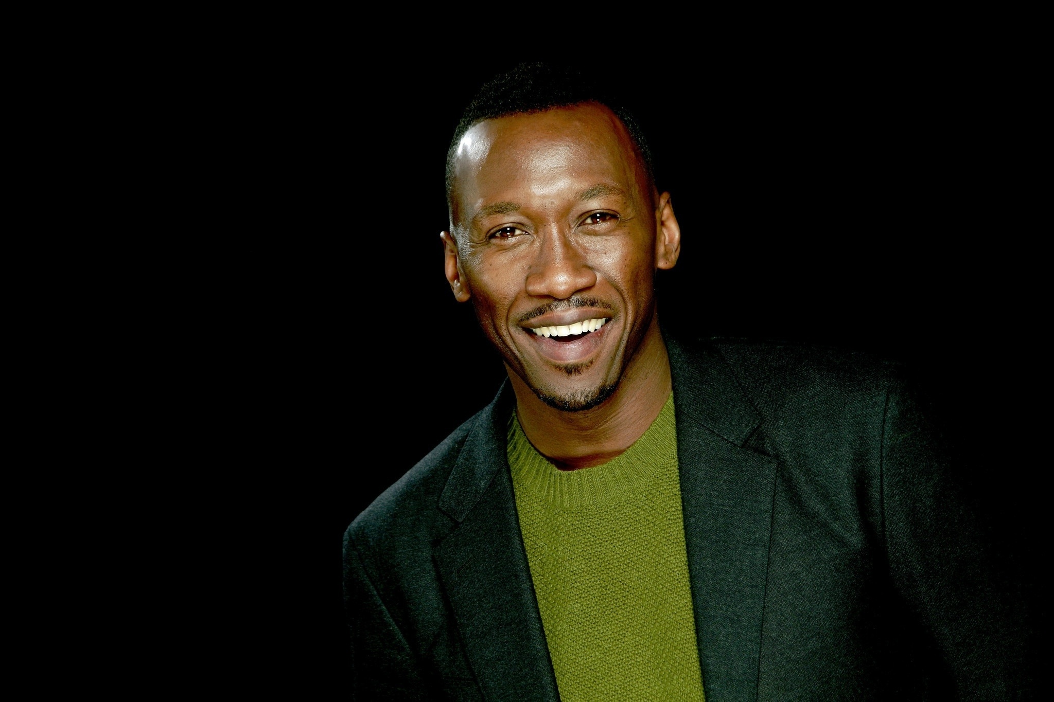 Mahershala Ali, Movies, Smiling handsome, Wallpx, 2050x1370 HD Desktop