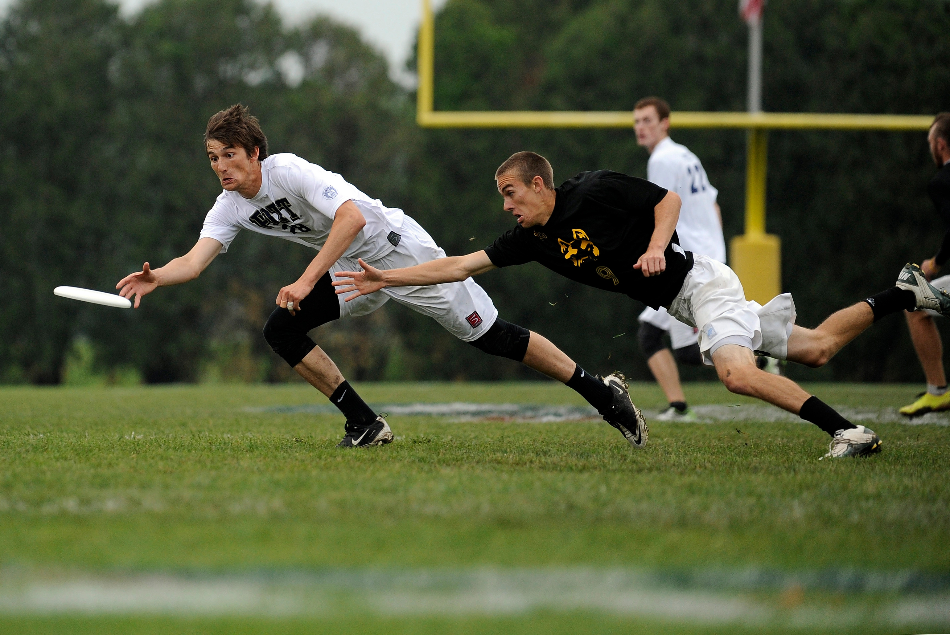 Ultimate frisbee Olympics, International sports event, Global ultimate community, Elite disc competition, 3090x2070 HD Desktop