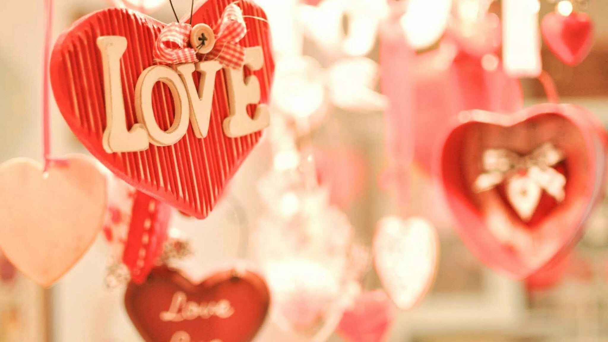 Decorations, Valentine's Day Wallpaper, 2050x1160 HD Desktop