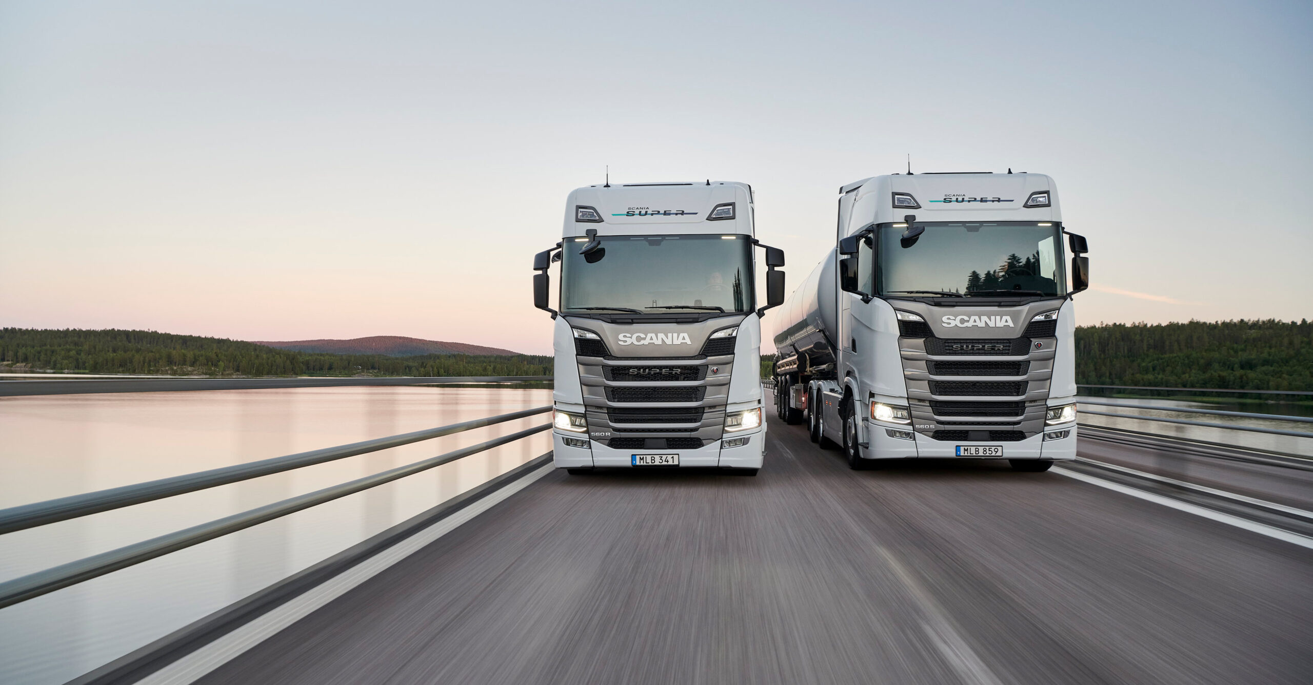 560R and 560s, Scania Wallpaper, 2560x1340 HD Desktop