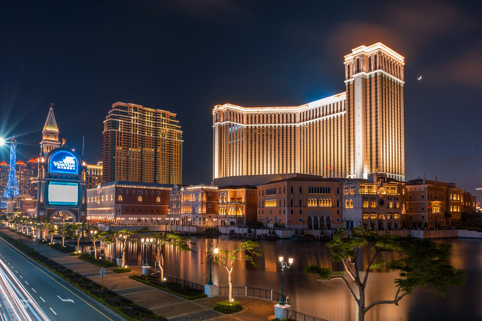 Macau's skyline, Chinese cityscapes, Urban beauty, Skyscrapercity forum, 2000x1340 HD Desktop