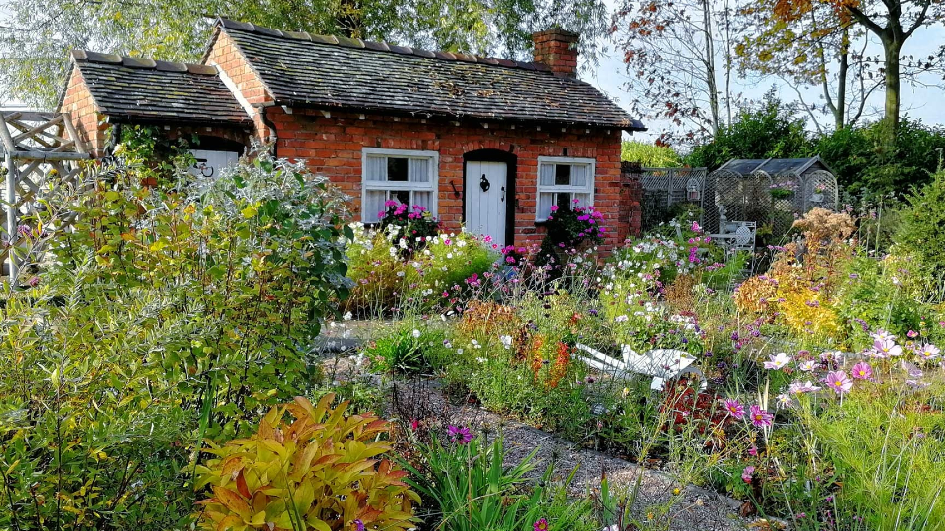 Country house, Victorian gardens, Floral beauty, Timeless elegance, 1920x1080 Full HD Desktop