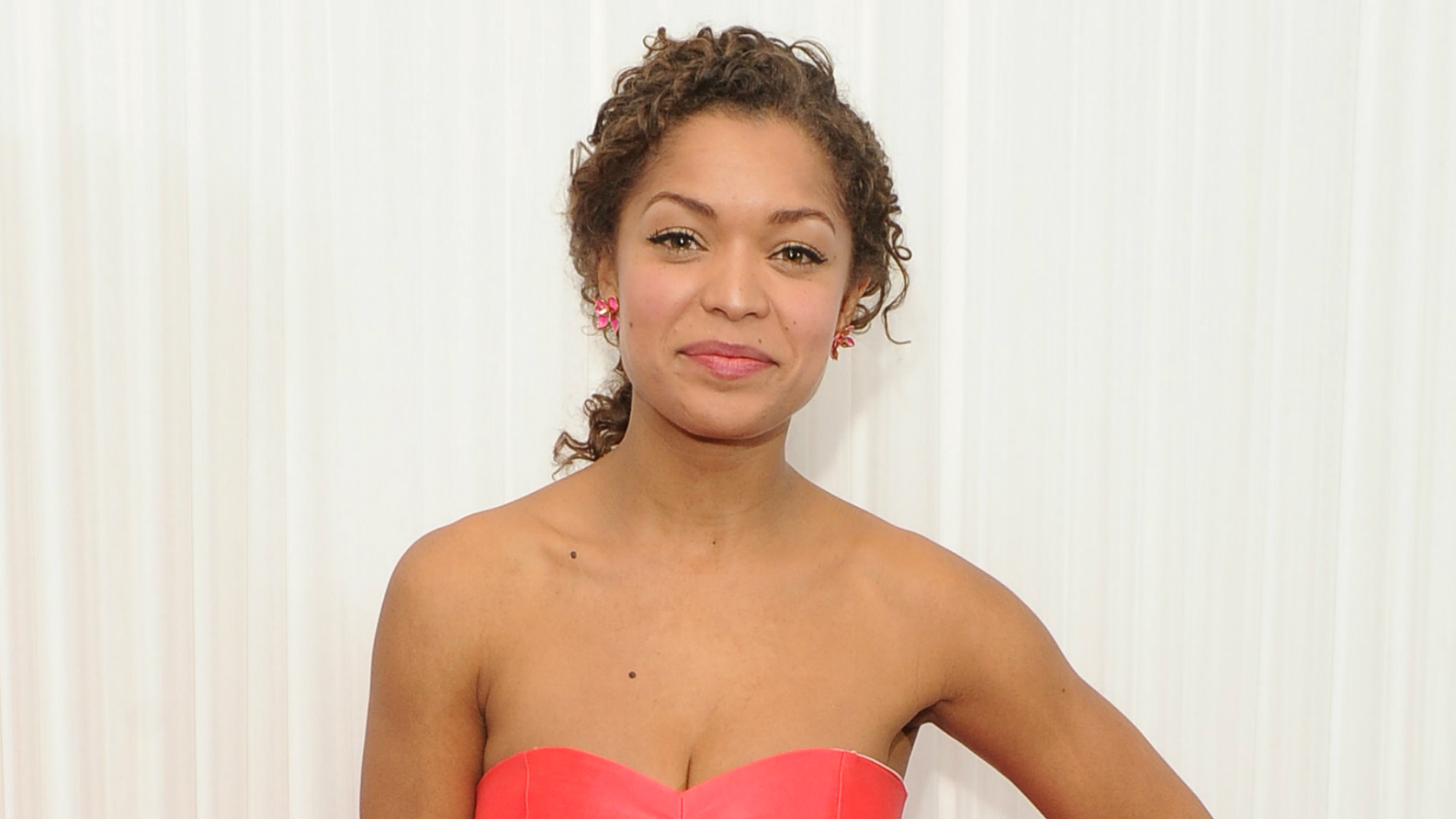 Antonia Thomas, TV Shows, Hot pictures, Irresistible charm, 2000x1130 HD Desktop