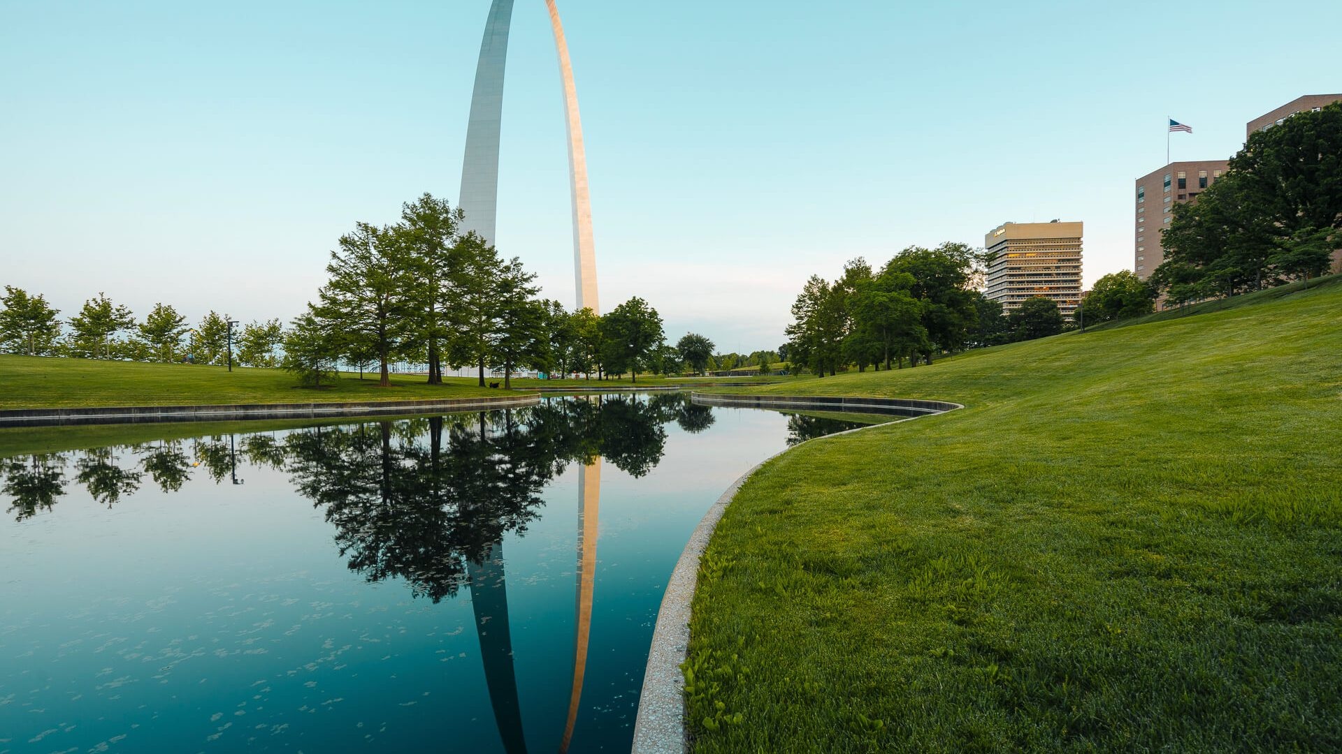 Gateway Arch, Heart of America, Mississippi River, Iconic St. Louis landmark, 1920x1080 Full HD Desktop