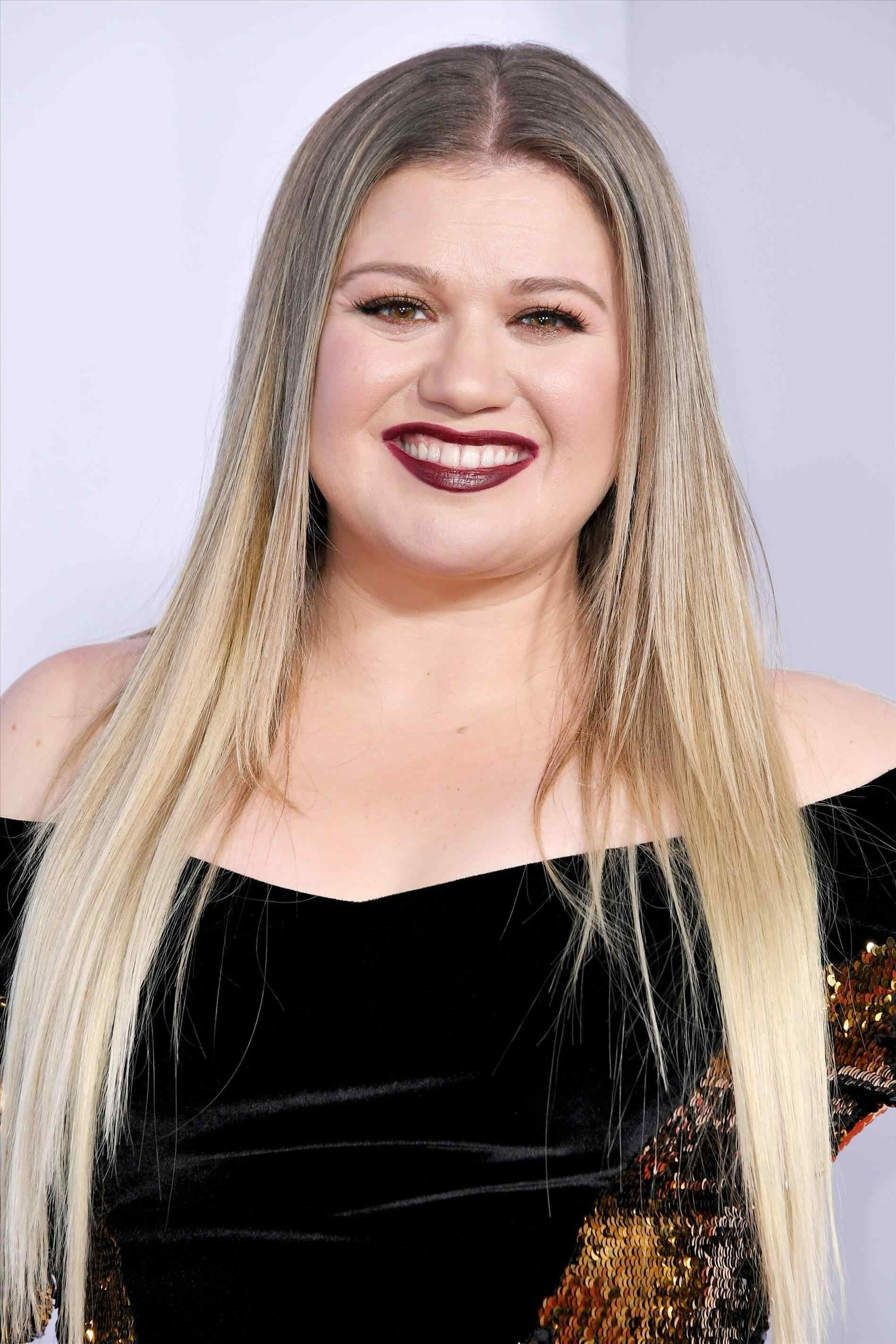 2017 American Music Awards, Kelly Clarkson Wallpaper, 1900x2850 HD Phone