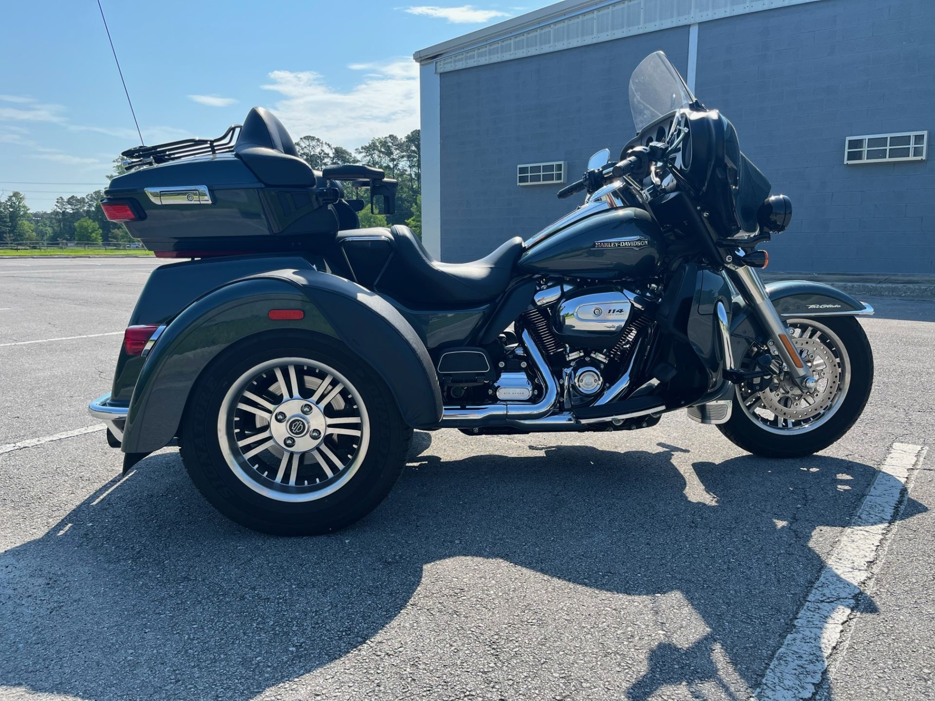 Harley-Davidson Tri Glide Ultra, River rock gray, Vivid black, Used motorcycles, 1920x1440 HD Desktop