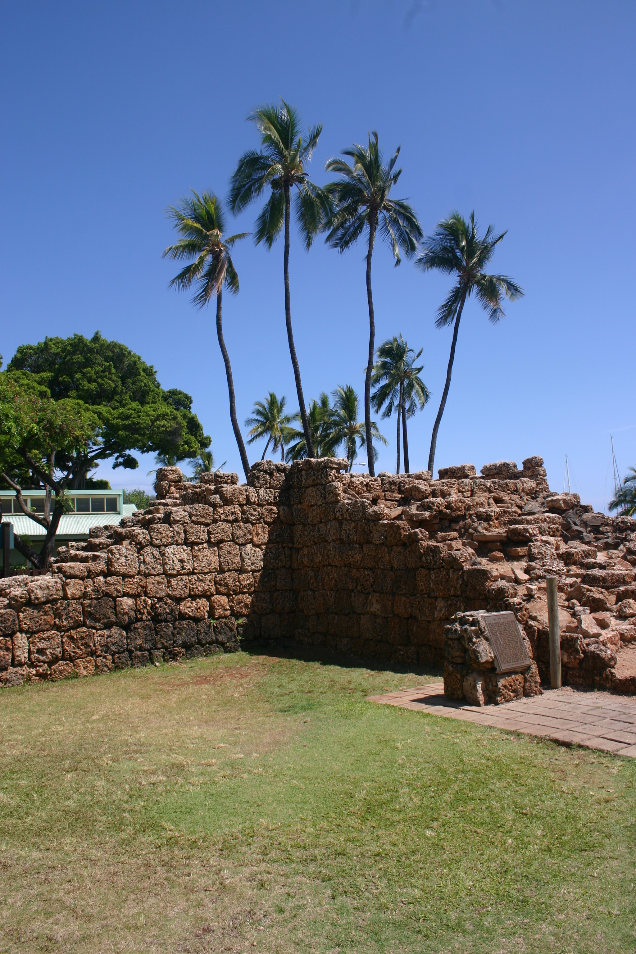 Lahaina town, Maui guidebook, Hawaii, 2050x3080 HD Phone