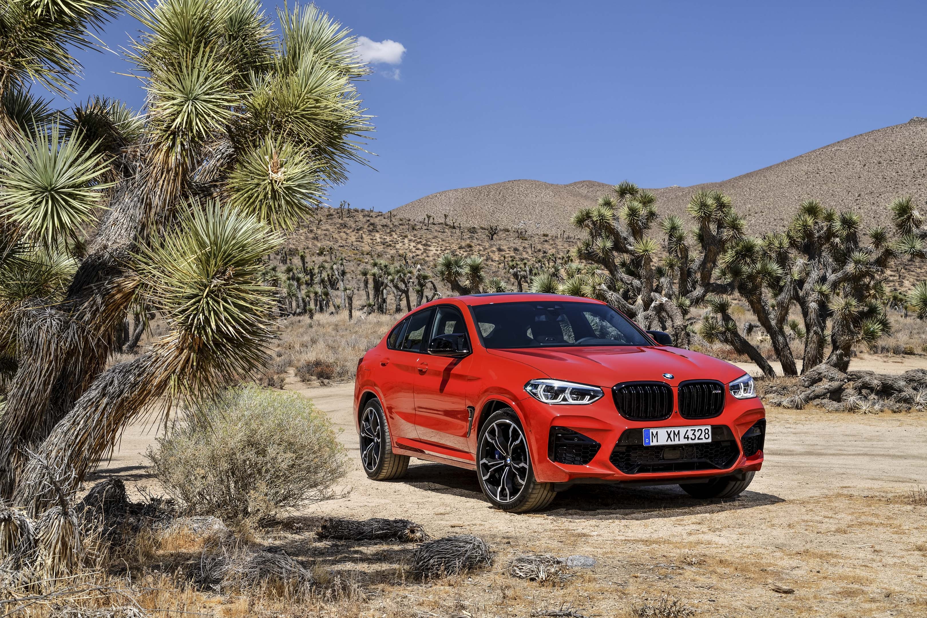 BMW X4M, High-performance SUV, 3240x2160 HD Desktop