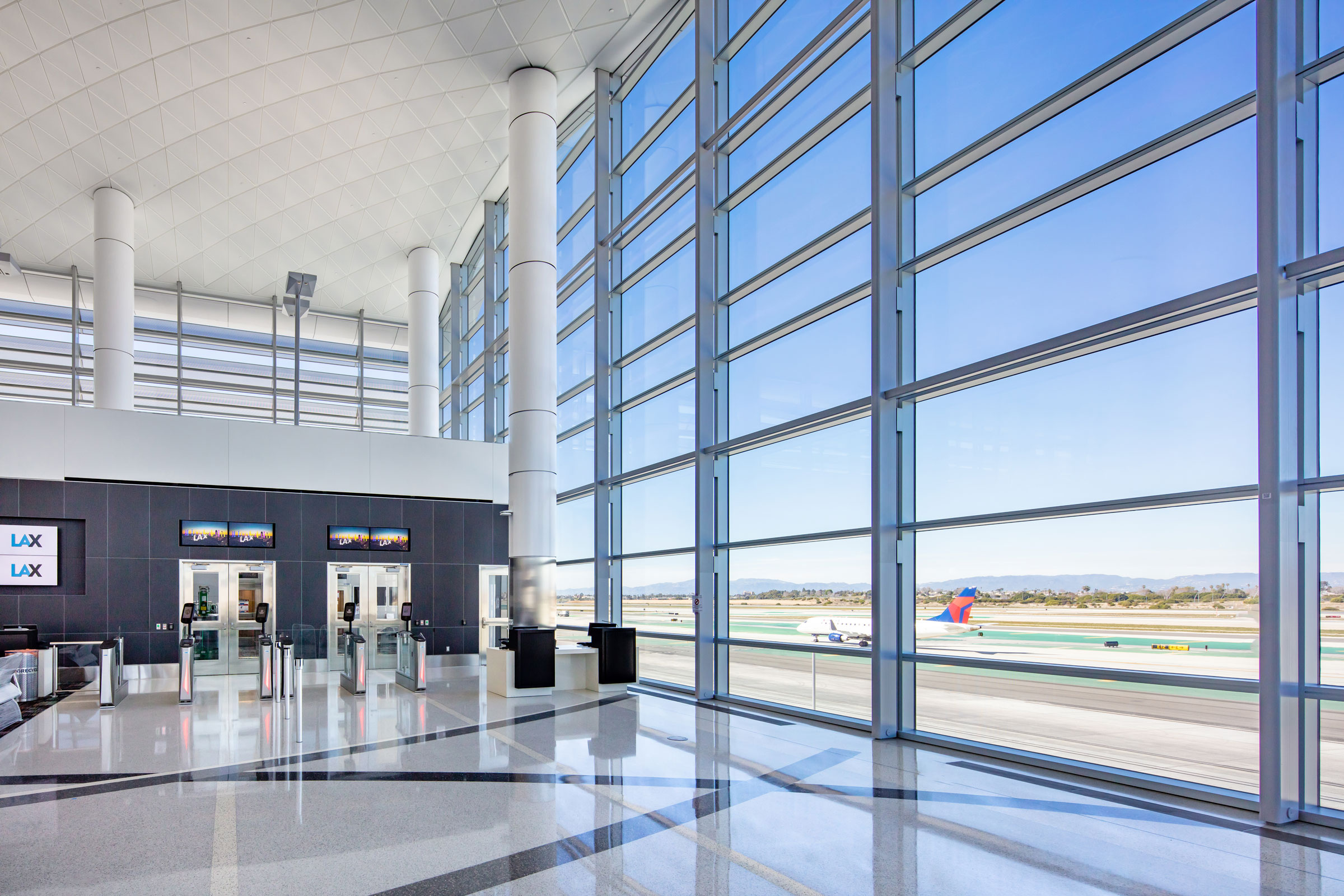 Los Angeles International Airport, Future of airport design, Cleanliness and friendliness, 2400x1600 HD Desktop