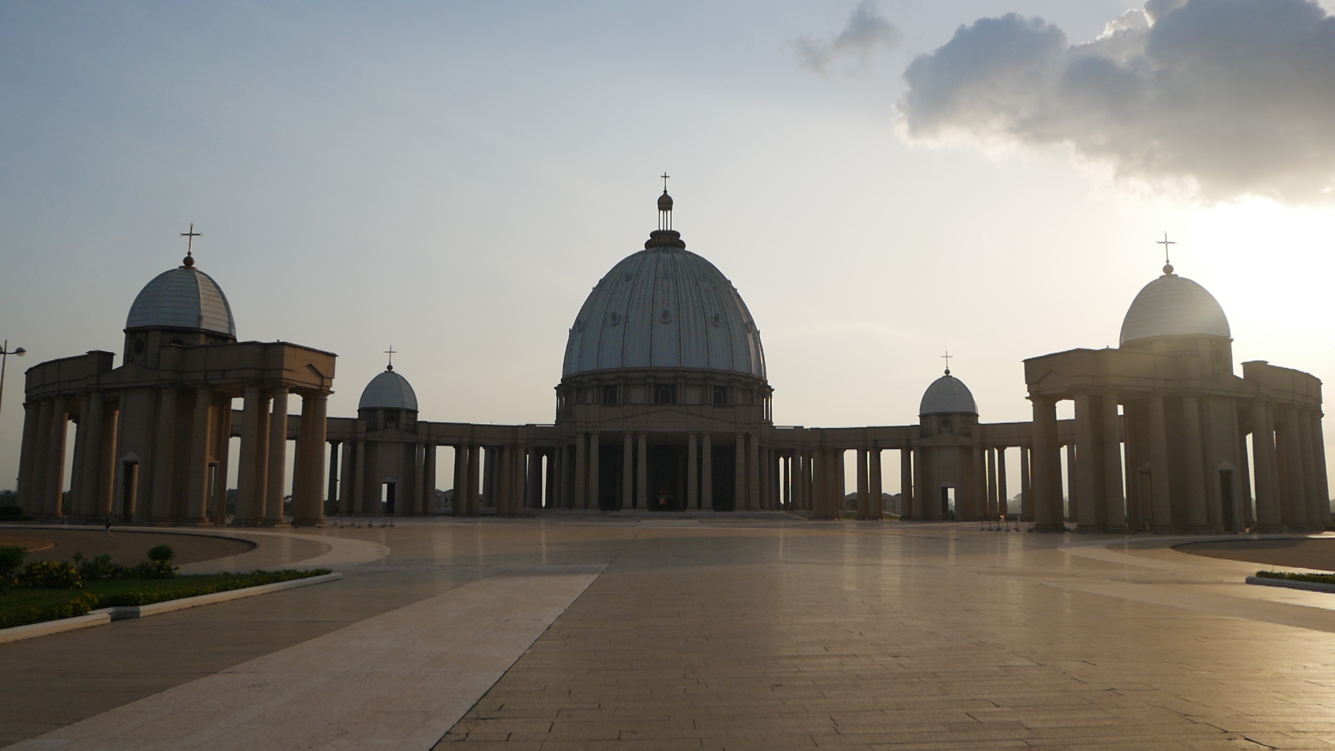 Yamoussoukro, Ivory Coast, Small group tour, 1920x1080 Full HD Desktop