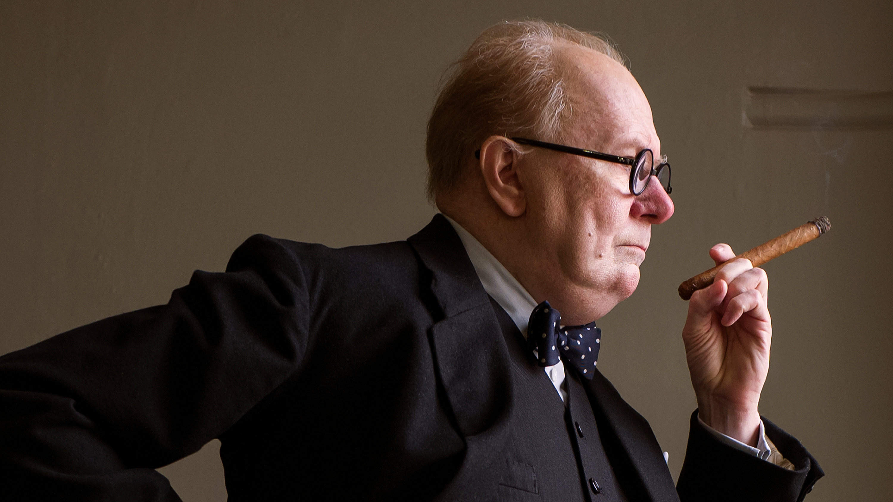 Darkest Hour film, Film review, Great man theory, Acting, 3000x1690 HD Desktop