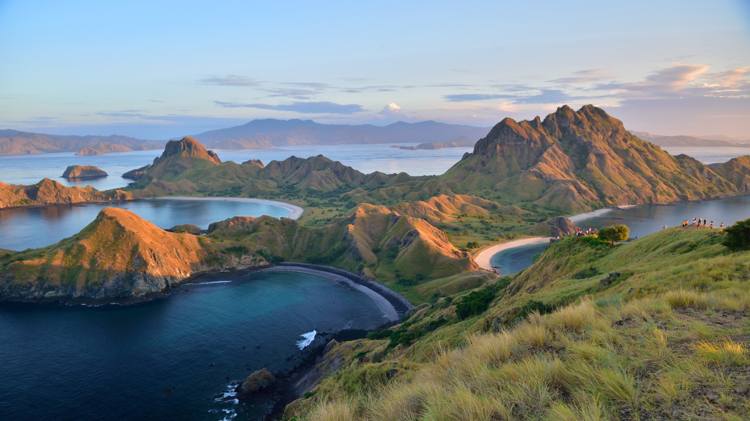 Komodo Island, Komodo National Park, Dragon habitat, 2560x1440 HD Desktop