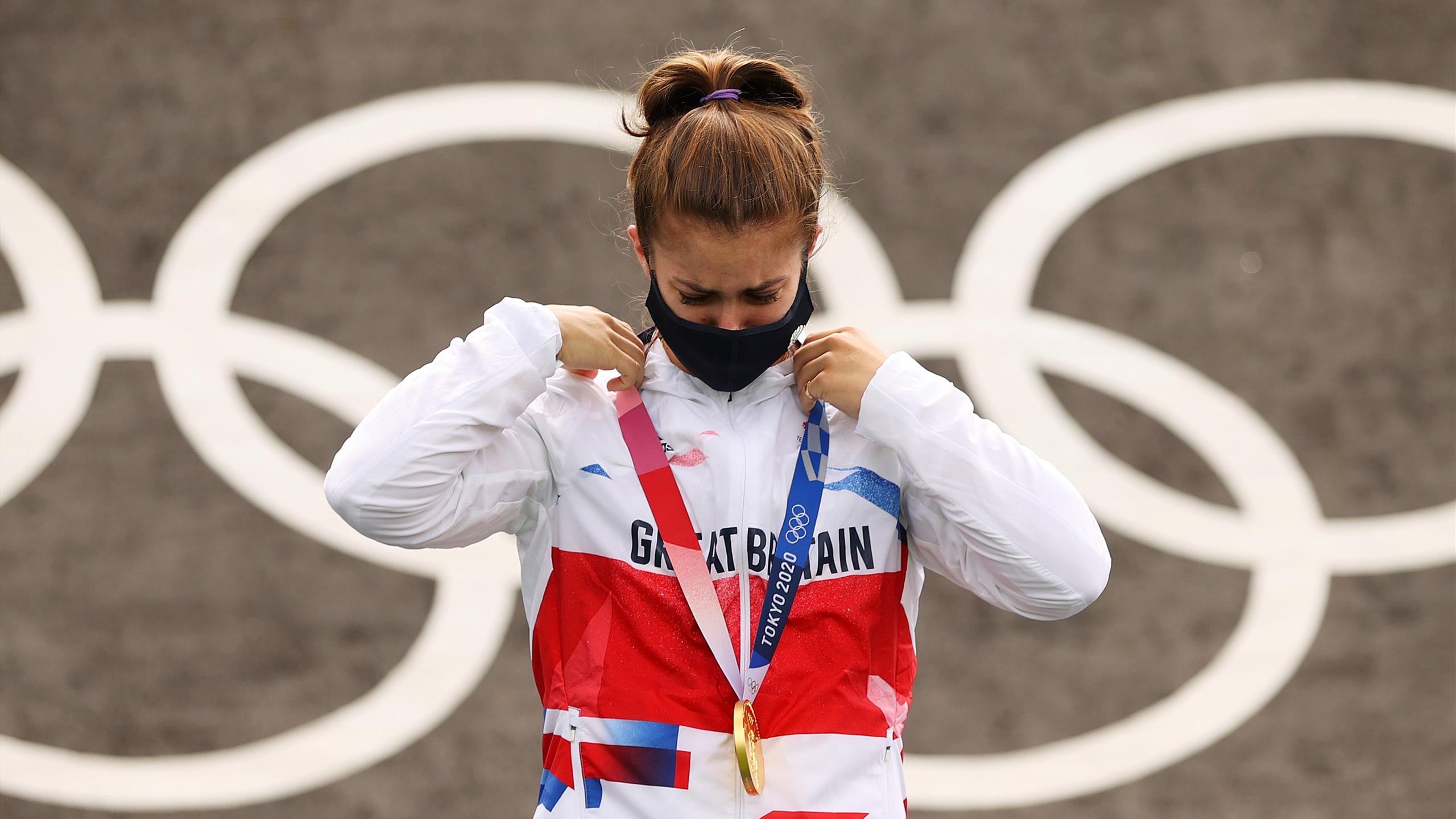 Bethany Shriever, Tokyo 2020 shock, BMX gold, Team GB, 2560x1440 HD Desktop