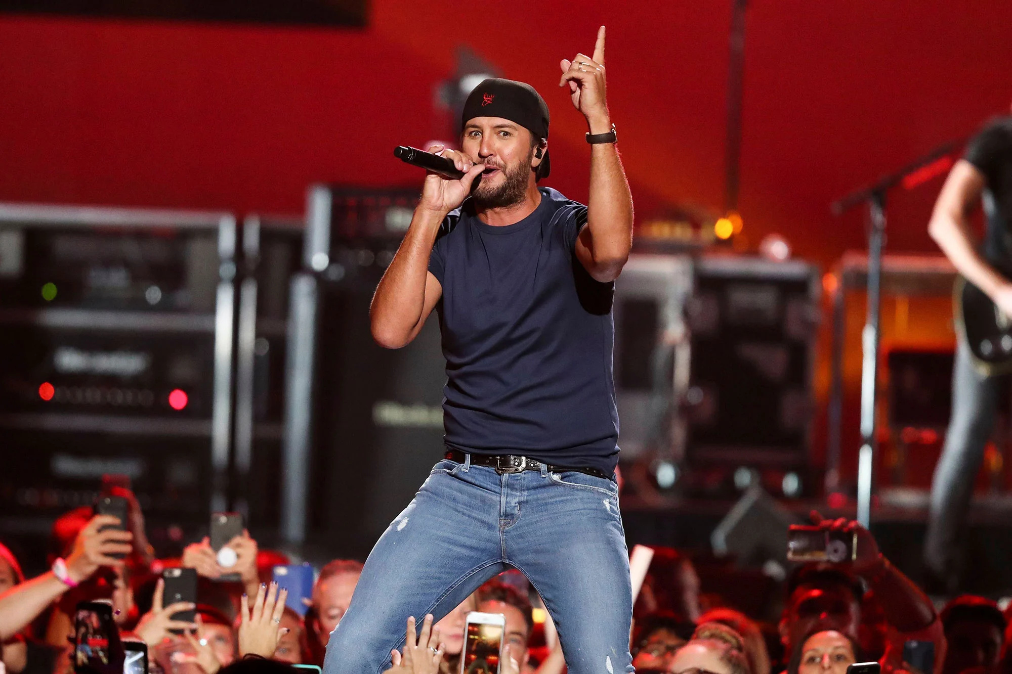 2019 CMA Fest, Luke Bryan, Miranda Lambert, 2000x1340 HD Desktop