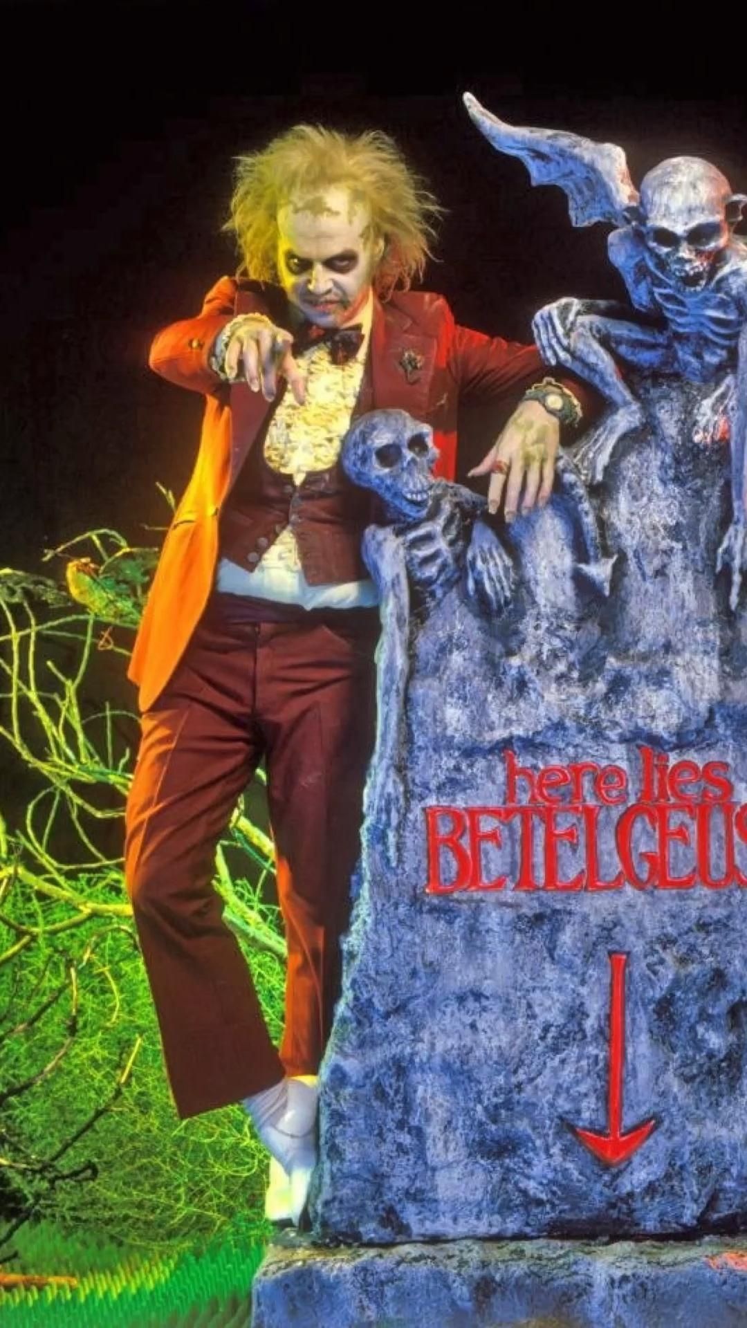 Michael Keaton, Beetlejuice character, Tim Burton, Classic movie, 1080x1920 Full HD Phone