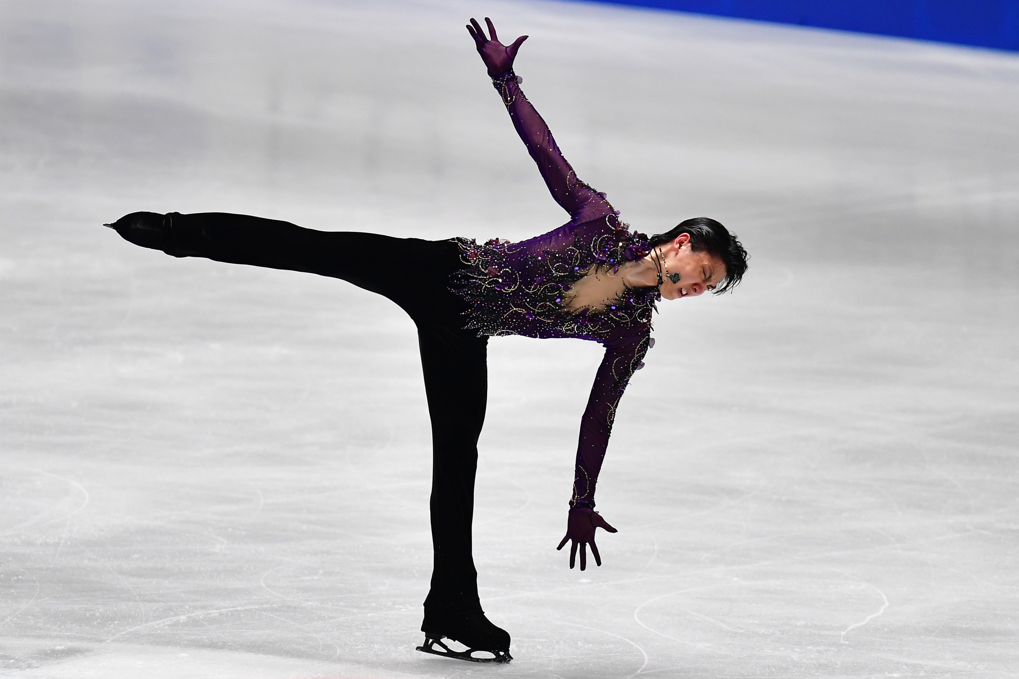 Yuzuru Hanyu, Asthmatic skater, Grand Prix skip, Figure skating, 2050x1370 HD Desktop